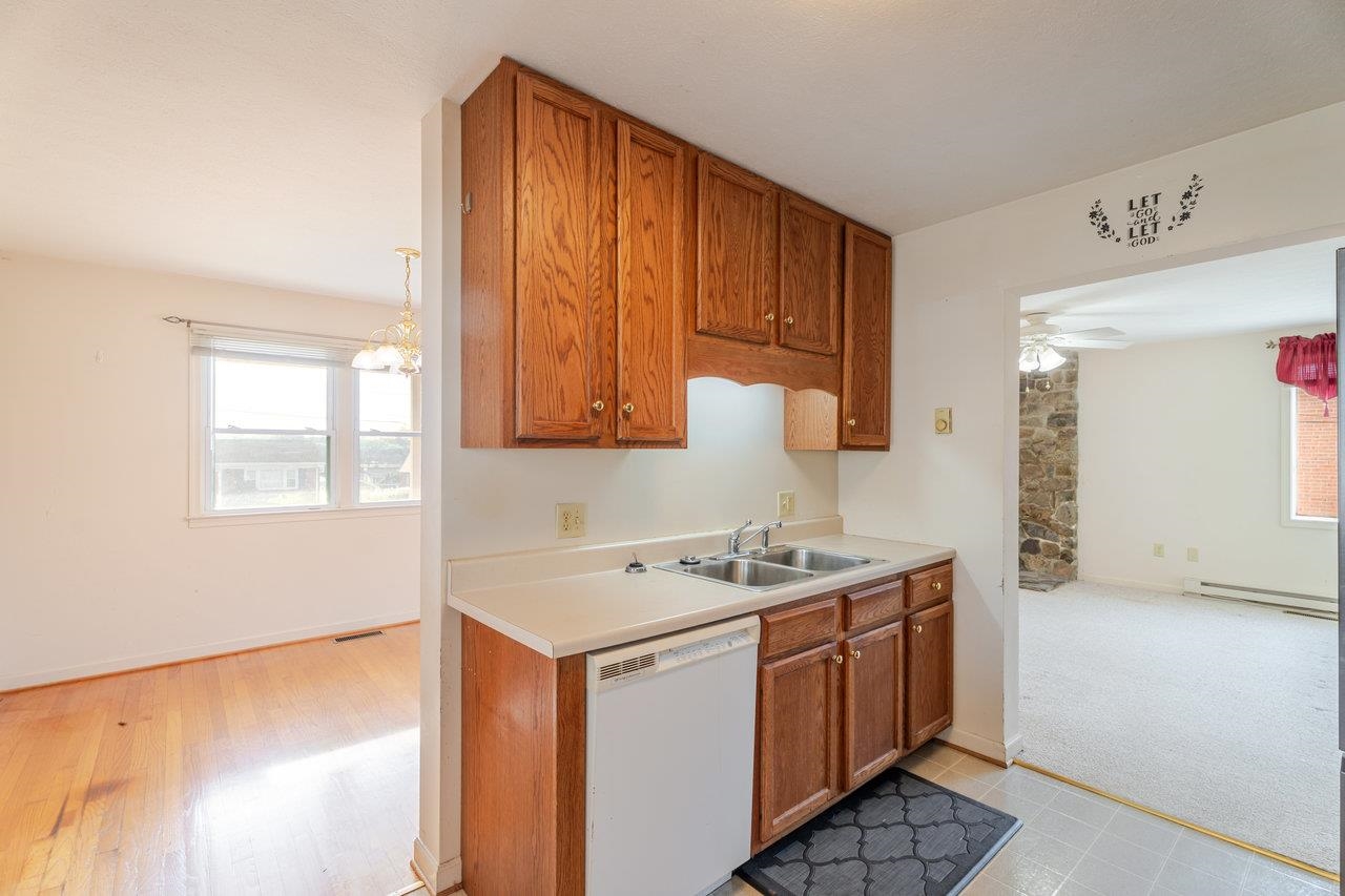 179 THIRD ST, BROADWAY, Virginia 22815, 2 Bedrooms Bedrooms, ,2 BathroomsBathrooms,Residential,179 THIRD ST,671759 MLS # 671759 179 THIRD ST, BROADWAY, Virginia 22815, 2 Bedrooms Bedrooms, ,2 BathroomsBathrooms,Residential,179 THIRD ST,671759 MLS # 671759