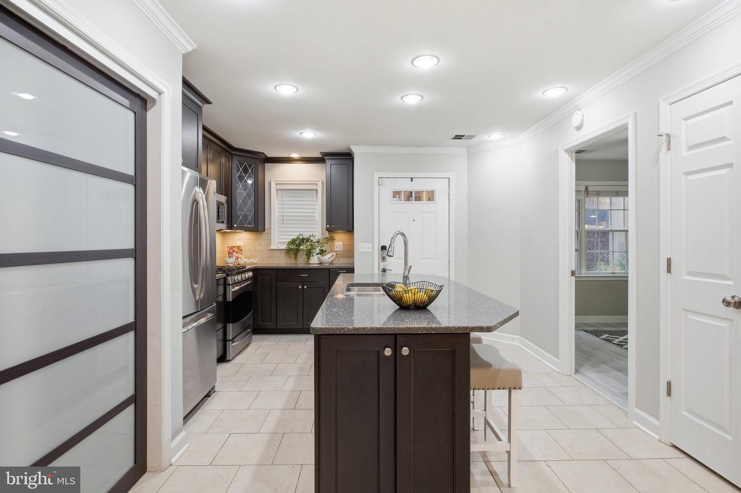 6924 FAIRFAX DR #122, ARLINGTON, Virginia 22213, 2 Bedrooms Bedrooms, ,1 BathroomBathrooms,Residential,For sale,6924 FAIRFAX DR #122,VAAR2064458 MLS # VAAR2064458 6924 FAIRFAX DR #122, ARLINGTON, Virginia 22213, 2 Bedrooms Bedrooms, ,1 BathroomBathrooms,Residential,For sale,6924 FAIRFAX DR #122,VAAR2064458 MLS # VAAR2064458