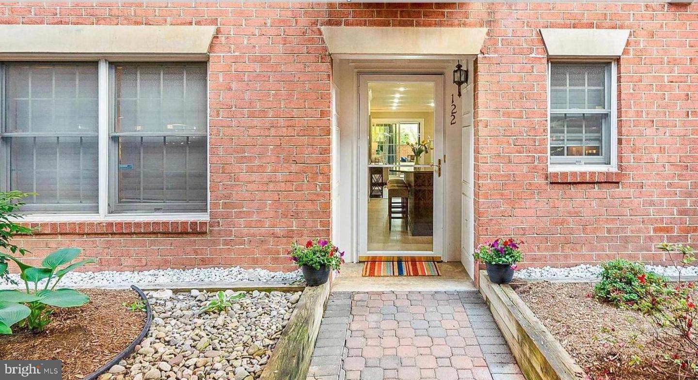 6924 FAIRFAX DR #122, ARLINGTON, Virginia 22213, 2 Bedrooms Bedrooms, ,1 BathroomBathrooms,Residential,For sale,6924 FAIRFAX DR #122,VAAR2064458 MLS # VAAR2064458 6924 FAIRFAX DR #122, ARLINGTON, Virginia 22213, 2 Bedrooms Bedrooms, ,1 BathroomBathrooms,Residential,For sale,6924 FAIRFAX DR #122,VAAR2064458 MLS # VAAR2064458