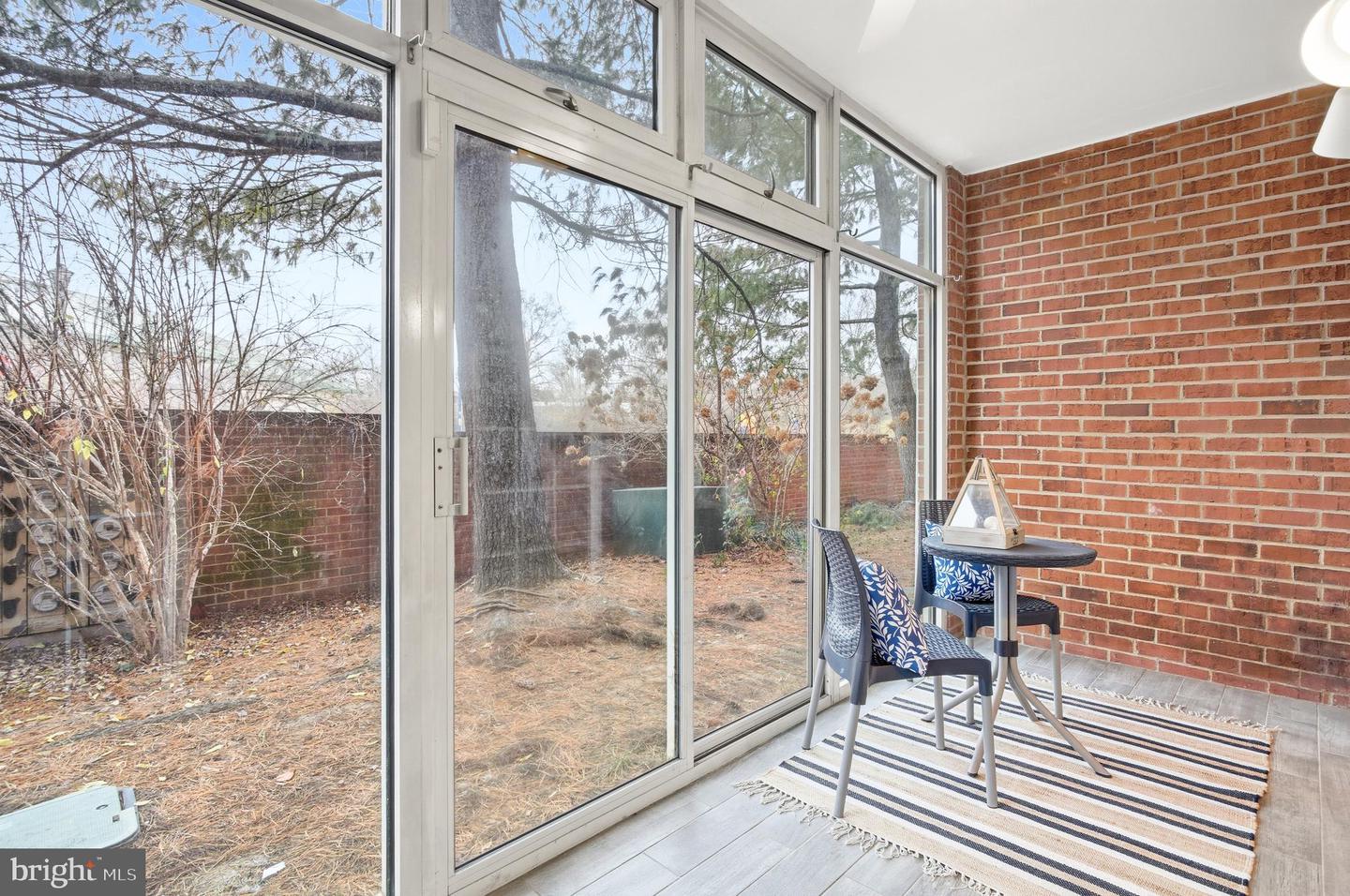 6924 FAIRFAX DR #122, ARLINGTON, Virginia 22213, 2 Bedrooms Bedrooms, ,1 BathroomBathrooms,Residential,For sale,6924 FAIRFAX DR #122,VAAR2064458 MLS # VAAR2064458 6924 FAIRFAX DR #122, ARLINGTON, Virginia 22213, 2 Bedrooms Bedrooms, ,1 BathroomBathrooms,Residential,For sale,6924 FAIRFAX DR #122,VAAR2064458 MLS # VAAR2064458