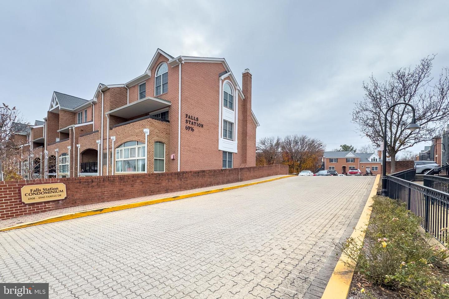 6924 FAIRFAX DR #122, ARLINGTON, Virginia 22213, 2 Bedrooms Bedrooms, ,1 BathroomBathrooms,Residential,For sale,6924 FAIRFAX DR #122,VAAR2064458 MLS # VAAR2064458 6924 FAIRFAX DR #122, ARLINGTON, Virginia 22213, 2 Bedrooms Bedrooms, ,1 BathroomBathrooms,Residential,For sale,6924 FAIRFAX DR #122,VAAR2064458 MLS # VAAR2064458