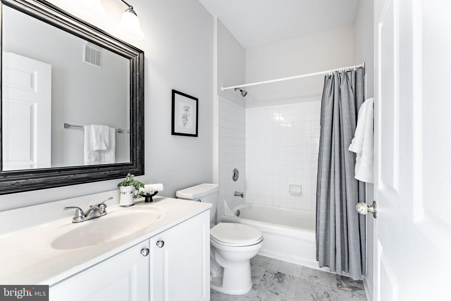 4200 MOZART BRIGADE LN #T, FAIRFAX, Virginia 22033, 2 Bedrooms Bedrooms, ,2 BathroomsBathrooms,Residential,For sale,4200 MOZART BRIGADE LN #T,VAFX2279372 MLS # VAFX2279372