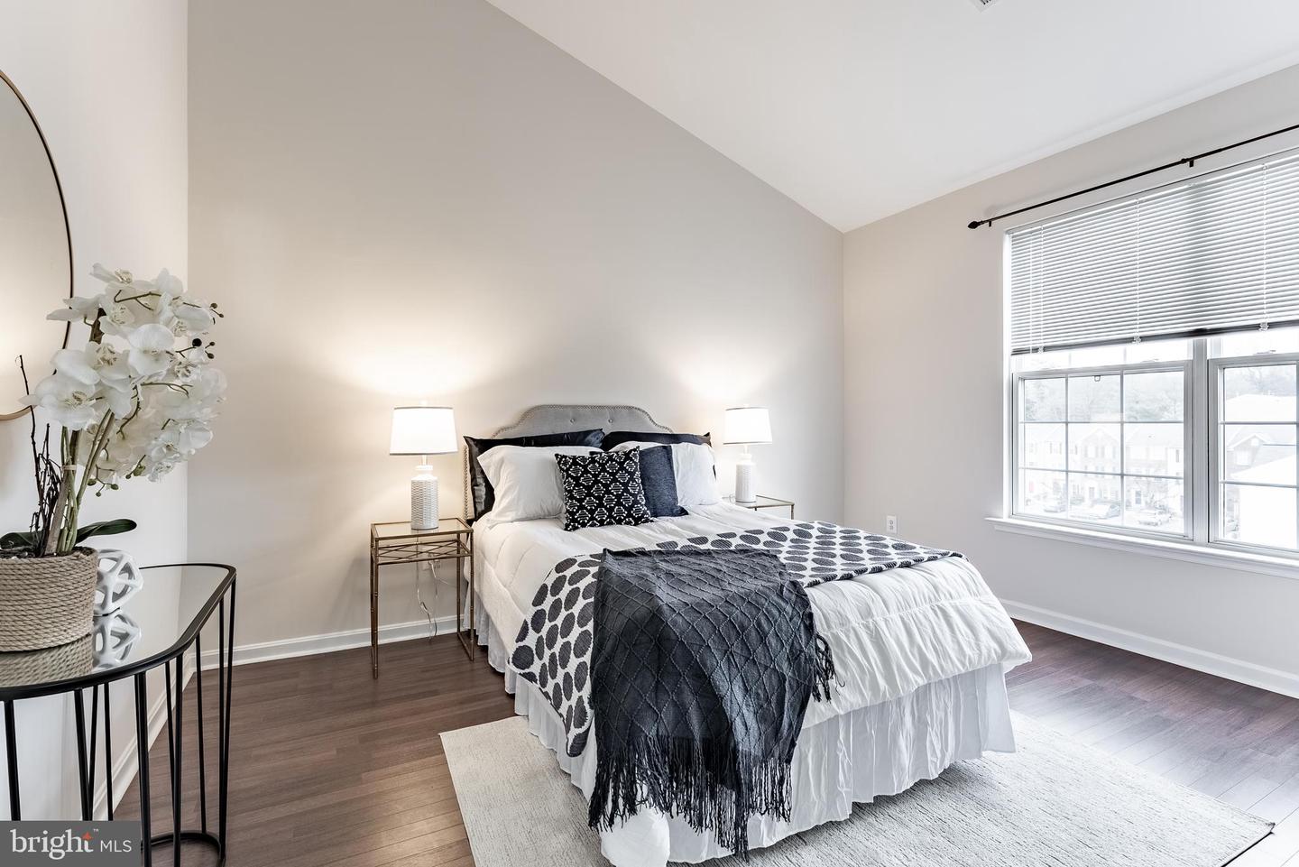 4200 MOZART BRIGADE LN #T, FAIRFAX, Virginia 22033, 2 Bedrooms Bedrooms, ,2 BathroomsBathrooms,Residential,For sale,4200 MOZART BRIGADE LN #T,VAFX2279372 MLS # VAFX2279372