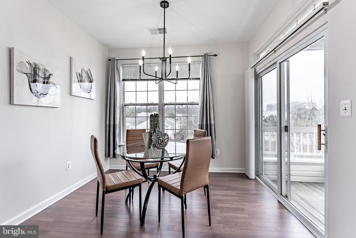 4200 MOZART BRIGADE LN #T, FAIRFAX, Virginia 22033, 2 Bedrooms Bedrooms, ,2 BathroomsBathrooms,Residential,For sale,4200 MOZART BRIGADE LN #T,VAFX2279372 MLS # VAFX2279372