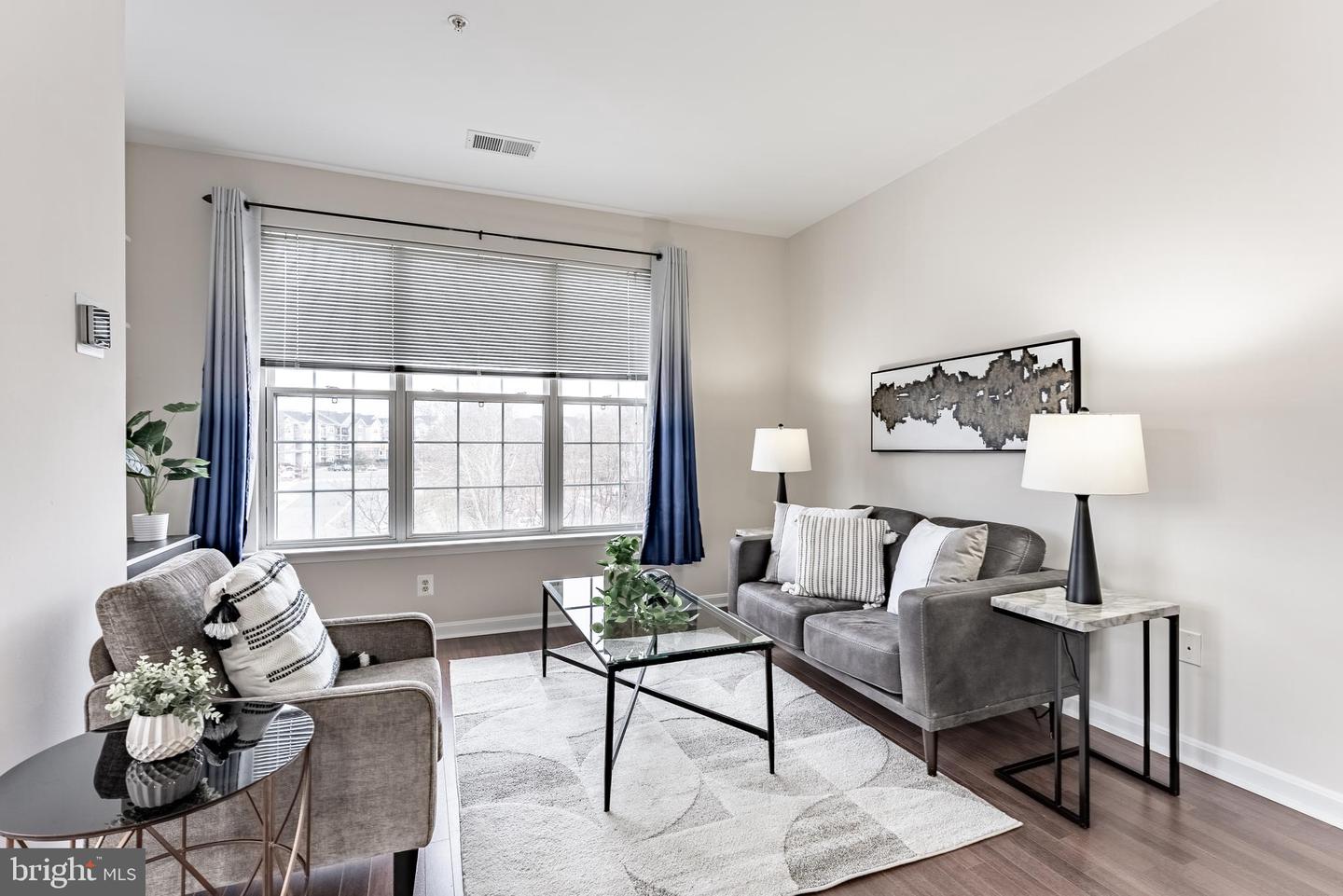 4200 MOZART BRIGADE LN #T, FAIRFAX, Virginia 22033, 2 Bedrooms Bedrooms, ,2 BathroomsBathrooms,Residential,For sale,4200 MOZART BRIGADE LN #T,VAFX2279372 MLS # VAFX2279372