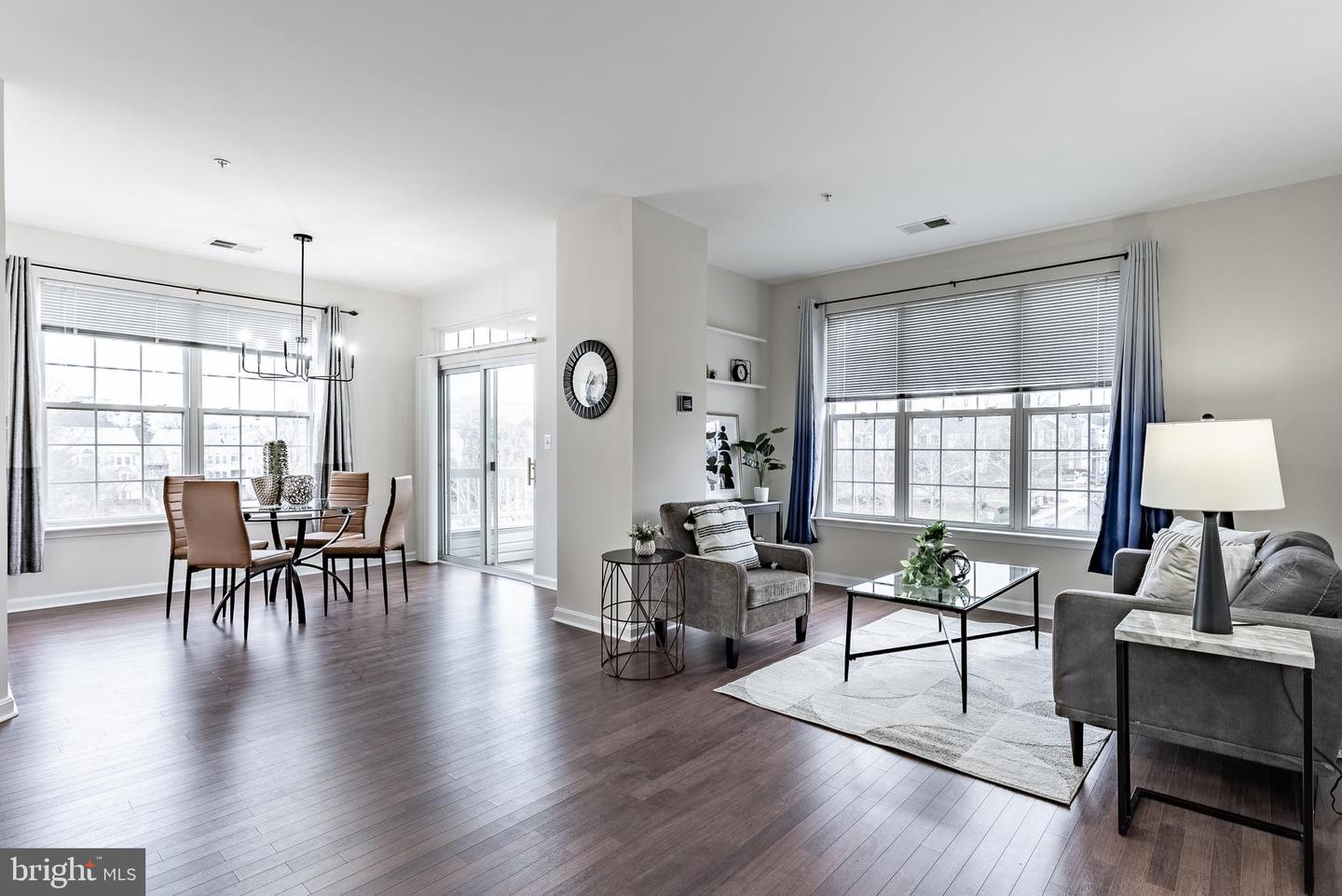 4200 MOZART BRIGADE LN #T, FAIRFAX, Virginia 22033, 2 Bedrooms Bedrooms, ,2 BathroomsBathrooms,Residential,For sale,4200 MOZART BRIGADE LN #T,VAFX2279372 MLS # VAFX2279372