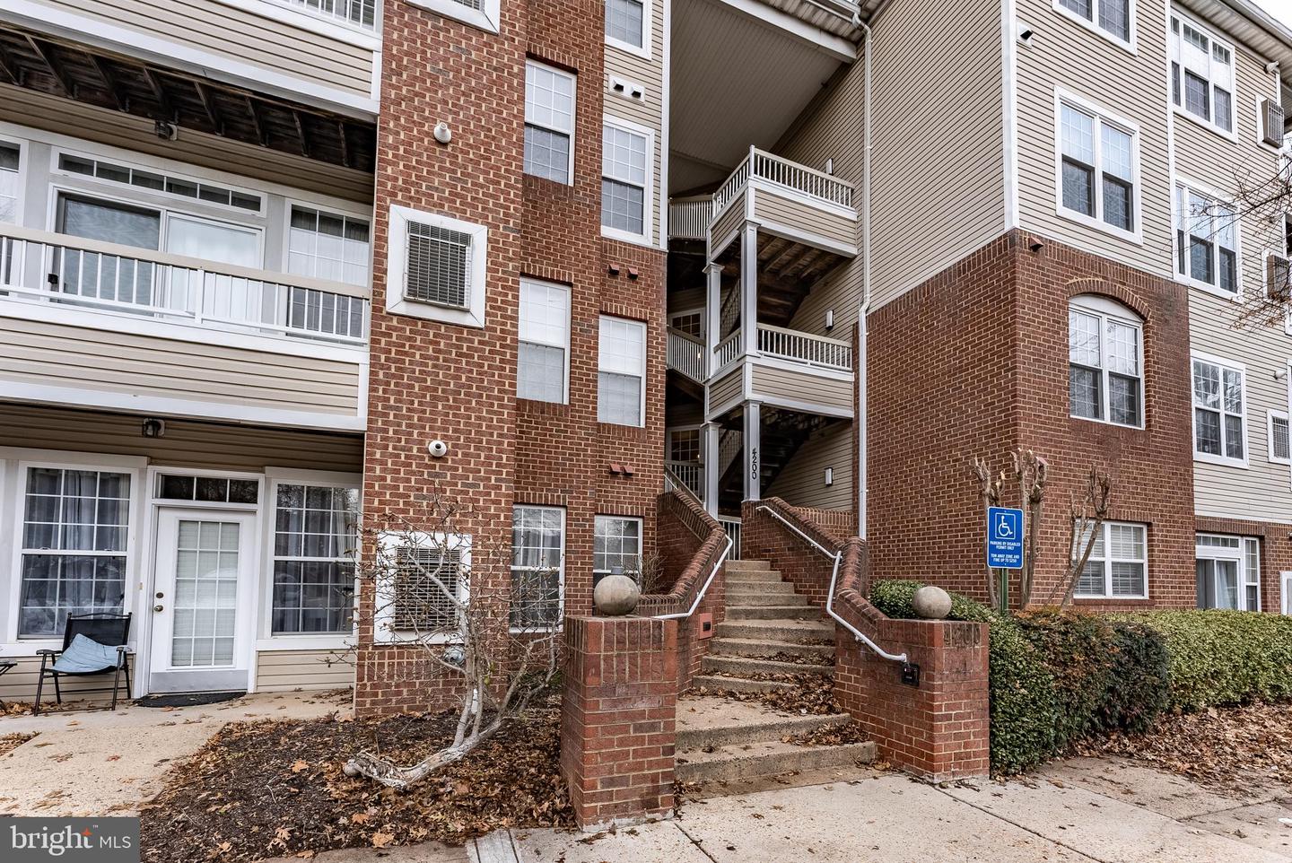4200 MOZART BRIGADE LN #T, FAIRFAX, Virginia 22033, 2 Bedrooms Bedrooms, ,2 BathroomsBathrooms,Residential,For sale,4200 MOZART BRIGADE LN #T,VAFX2279372 MLS # VAFX2279372