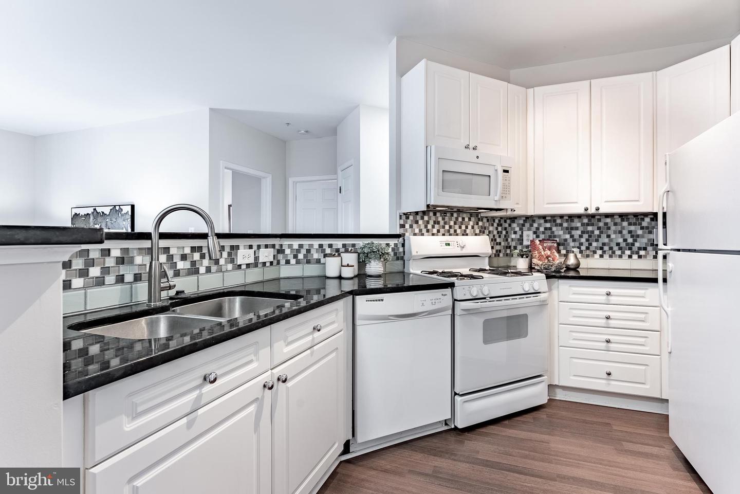 4200 MOZART BRIGADE LN #T, FAIRFAX, Virginia 22033, 2 Bedrooms Bedrooms, ,2 BathroomsBathrooms,Residential,For sale,4200 MOZART BRIGADE LN #T,VAFX2279372 MLS # VAFX2279372