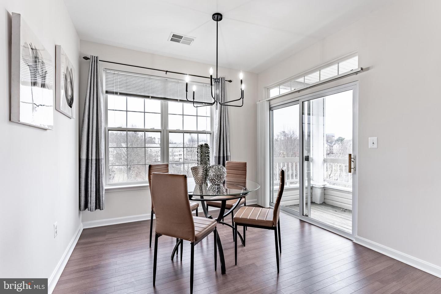 4200 MOZART BRIGADE LN #T, FAIRFAX, Virginia 22033, 2 Bedrooms Bedrooms, ,2 BathroomsBathrooms,Residential,For sale,4200 MOZART BRIGADE LN #T,VAFX2279372 MLS # VAFX2279372