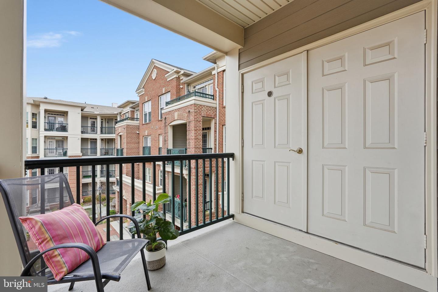 2905 SAINTSBURY PLZ #312, FAIRFAX, Virginia 22031, 3 Bedrooms Bedrooms, ,2 BathroomsBathrooms,Residential,For sale,2905 SAINTSBURY PLZ #312,VAFX2279692 MLS # VAFX2279692 2905 SAINTSBURY PLZ #312, FAIRFAX, Virginia 22031, 3 Bedrooms Bedrooms, ,2 BathroomsBathrooms,Residential,For sale,2905 SAINTSBURY PLZ #312,VAFX2279692 MLS # VAFX2279692