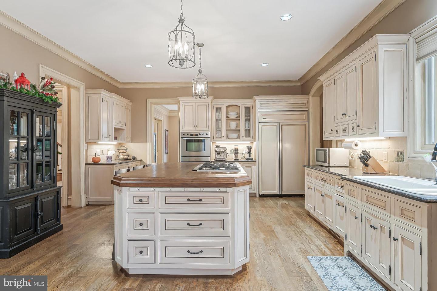 606 KENTLAND DR, GREAT FALLS, Virginia 22066, 5 Bedrooms Bedrooms, ,5 BathroomsBathrooms,Residential,For sale,606 KENTLAND DR,VAFX2279892 MLS # VAFX2279892 606 KENTLAND DR, GREAT FALLS, Virginia 22066, 5 Bedrooms Bedrooms, ,5 BathroomsBathrooms,Residential,For sale,606 KENTLAND DR,VAFX2279892 MLS # VAFX2279892