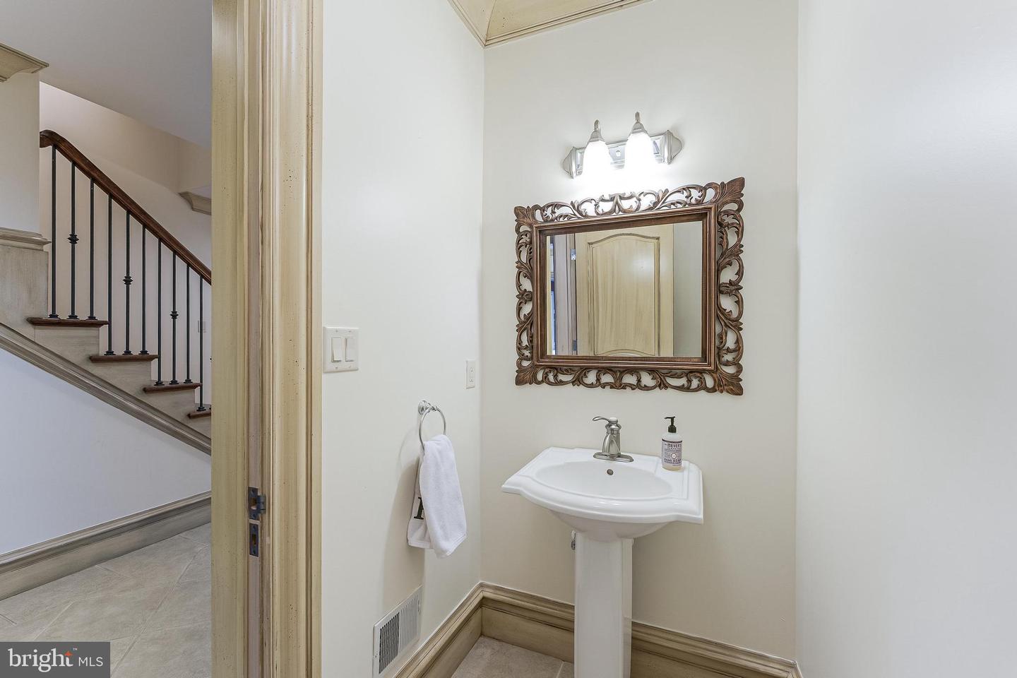 606 KENTLAND DR, GREAT FALLS, Virginia 22066, 5 Bedrooms Bedrooms, ,5 BathroomsBathrooms,Residential,For sale,606 KENTLAND DR,VAFX2279892 MLS # VAFX2279892 606 KENTLAND DR, GREAT FALLS, Virginia 22066, 5 Bedrooms Bedrooms, ,5 BathroomsBathrooms,Residential,For sale,606 KENTLAND DR,VAFX2279892 MLS # VAFX2279892