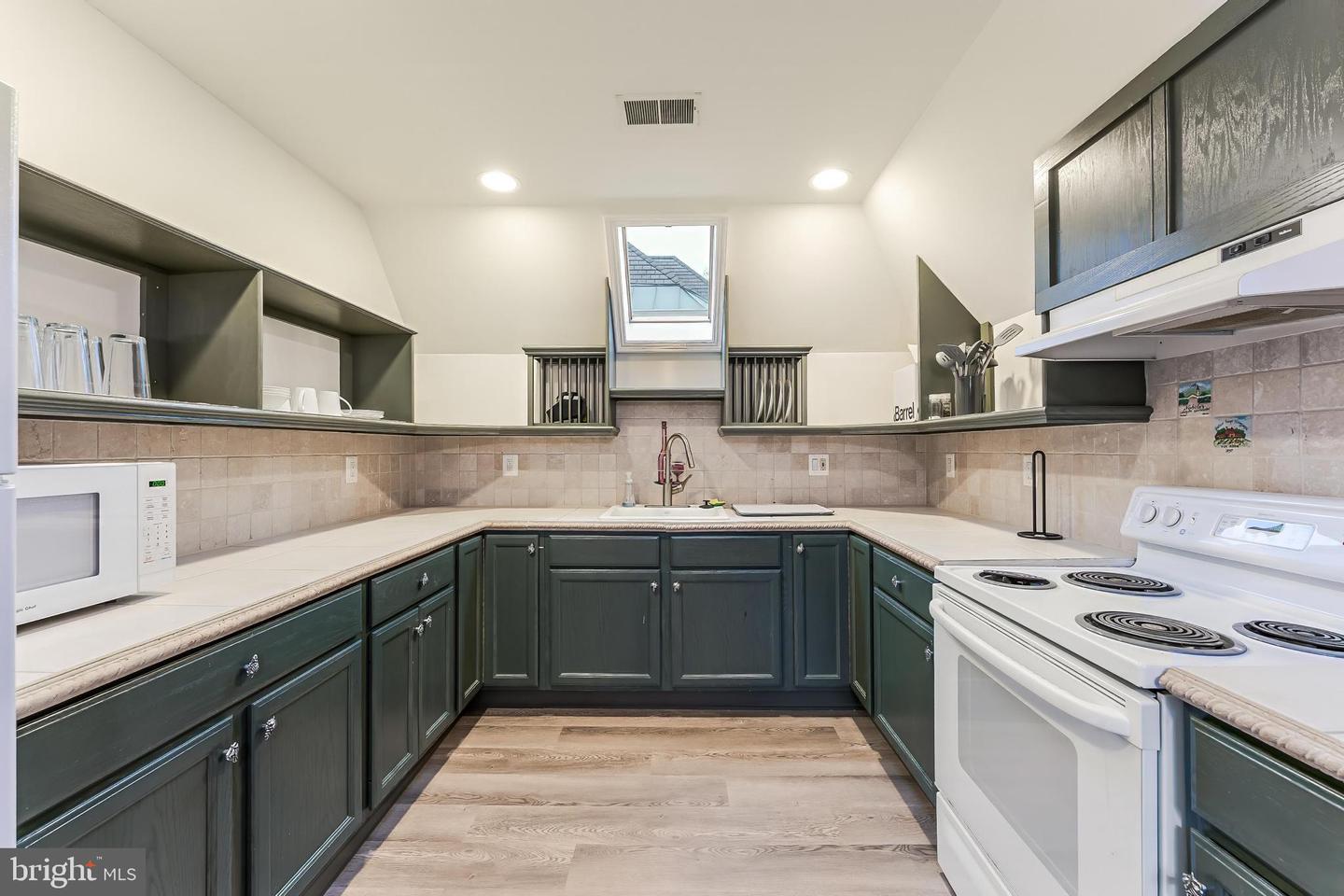 606 KENTLAND DR, GREAT FALLS, Virginia 22066, 5 Bedrooms Bedrooms, ,5 BathroomsBathrooms,Residential,For sale,606 KENTLAND DR,VAFX2279892 MLS # VAFX2279892 606 KENTLAND DR, GREAT FALLS, Virginia 22066, 5 Bedrooms Bedrooms, ,5 BathroomsBathrooms,Residential,For sale,606 KENTLAND DR,VAFX2279892 MLS # VAFX2279892