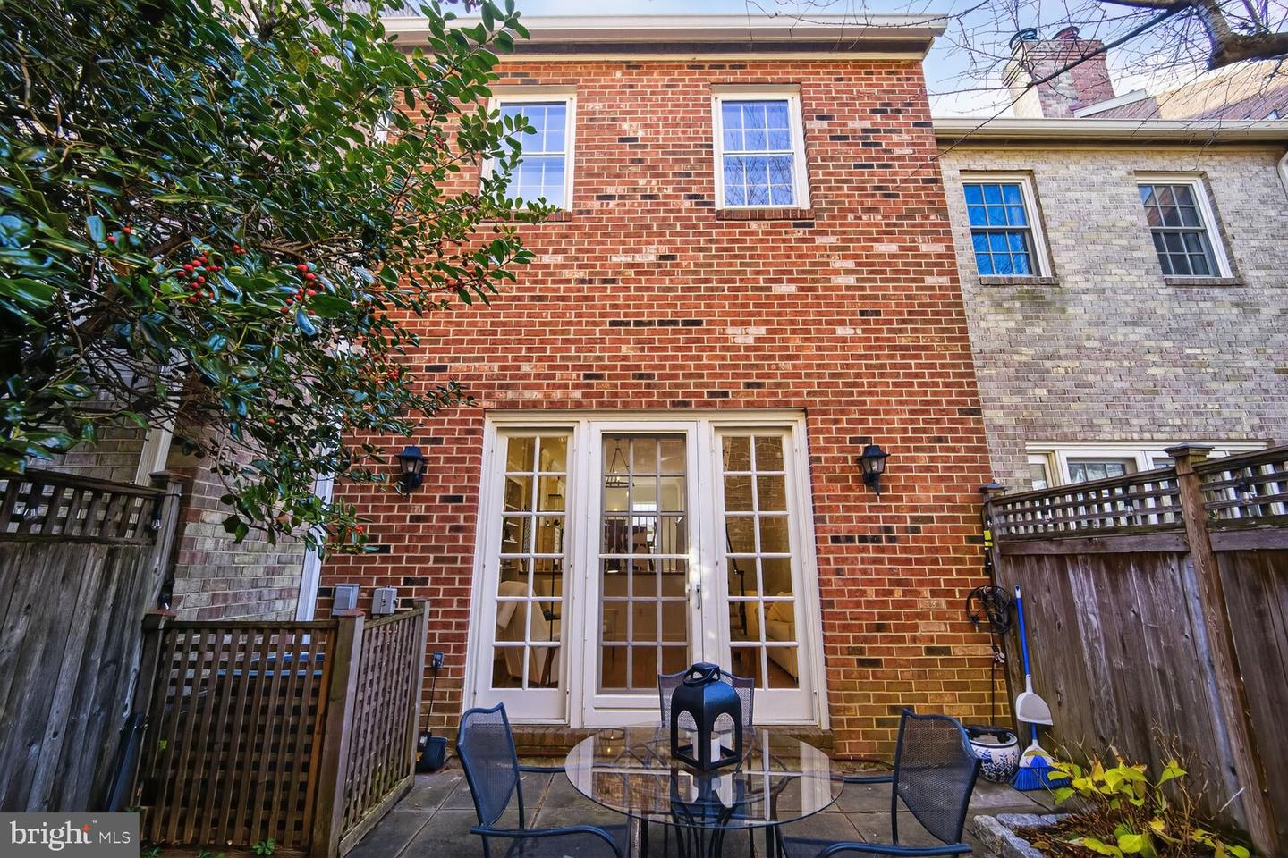 203 PRINCESS ST, ALEXANDRIA, Virginia 22314, 2 Bedrooms Bedrooms, ,2 BathroomsBathrooms,Residential,For sale,203 PRINCESS ST,VAAX2052178 MLS # VAAX2052178