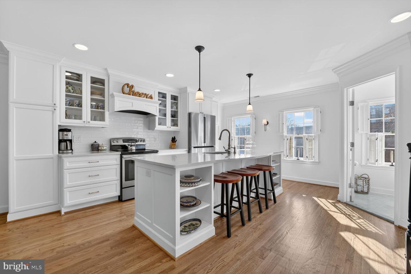 203 PRINCESS ST, ALEXANDRIA, Virginia 22314, 2 Bedrooms Bedrooms, ,2 BathroomsBathrooms,Residential,For sale,203 PRINCESS ST,VAAX2052178 MLS # VAAX2052178