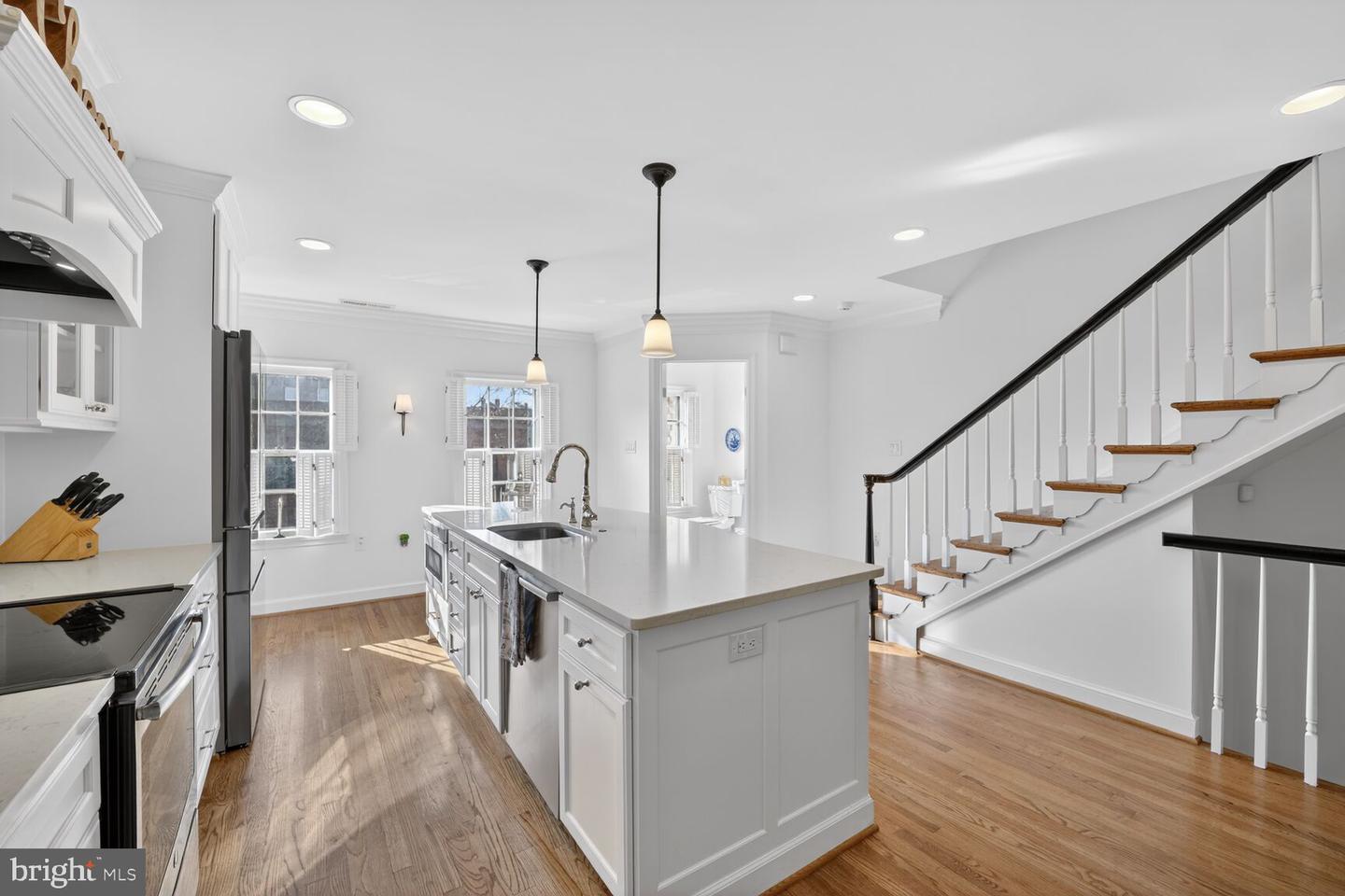 203 PRINCESS ST, ALEXANDRIA, Virginia 22314, 2 Bedrooms Bedrooms, ,2 BathroomsBathrooms,Residential,For sale,203 PRINCESS ST,VAAX2052178 MLS # VAAX2052178