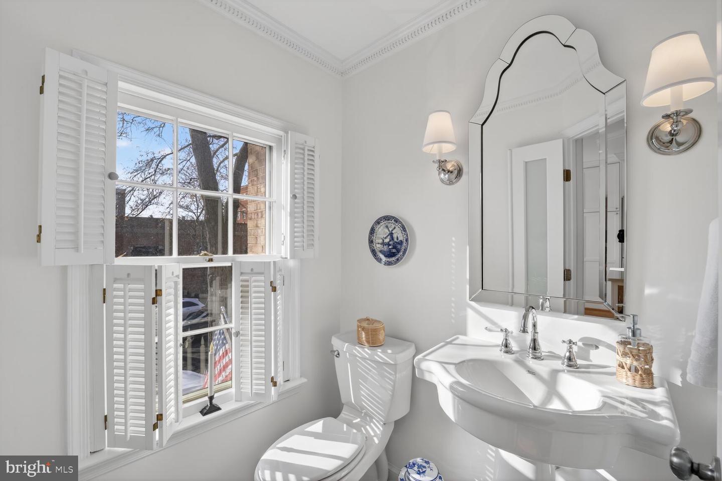 203 PRINCESS ST, ALEXANDRIA, Virginia 22314, 2 Bedrooms Bedrooms, ,2 BathroomsBathrooms,Residential,For sale,203 PRINCESS ST,VAAX2052178 MLS # VAAX2052178