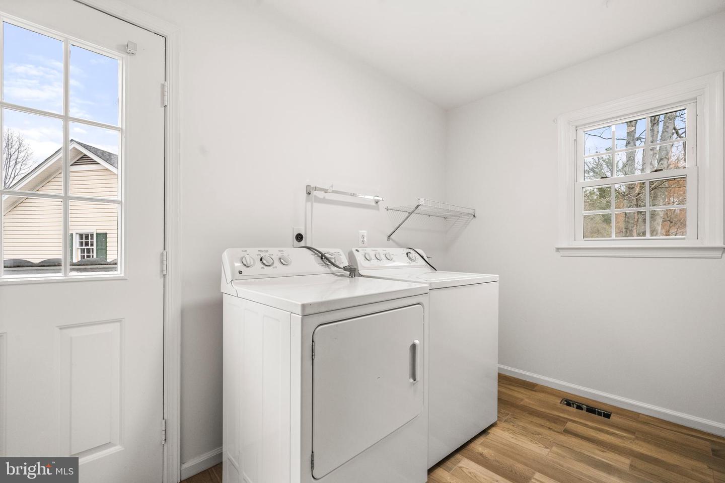 6081 BURNSIDE LANDING DR, BURKE, Virginia 22015, 5 Bedrooms Bedrooms, 15 Rooms Rooms,3 BathroomsBathrooms,Residential,For sale,6081 BURNSIDE LANDING DR,VAFX2281438 MLS # VAFX2281438