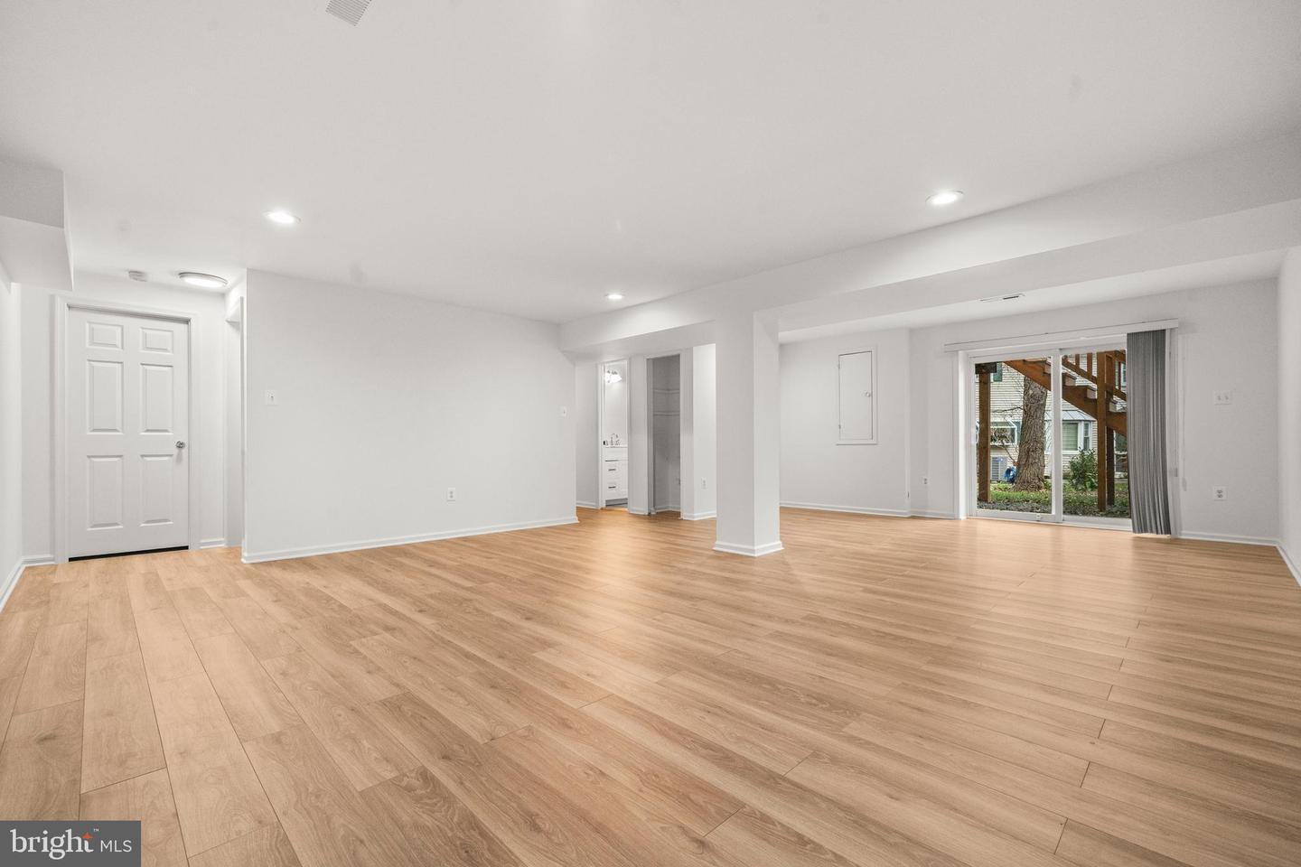 6081 BURNSIDE LANDING DR, BURKE, Virginia 22015, 5 Bedrooms Bedrooms, 15 Rooms Rooms,3 BathroomsBathrooms,Residential,For sale,6081 BURNSIDE LANDING DR,VAFX2281438 MLS # VAFX2281438