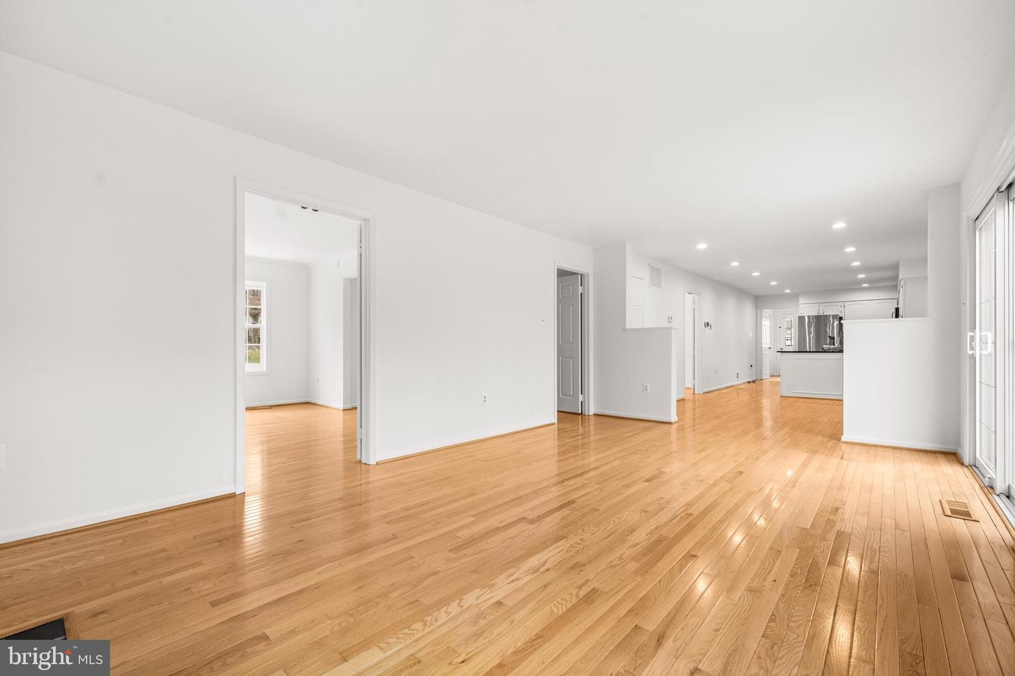 6081 BURNSIDE LANDING DR, BURKE, Virginia 22015, 5 Bedrooms Bedrooms, 15 Rooms Rooms,3 BathroomsBathrooms,Residential,For sale,6081 BURNSIDE LANDING DR,VAFX2281438 MLS # VAFX2281438