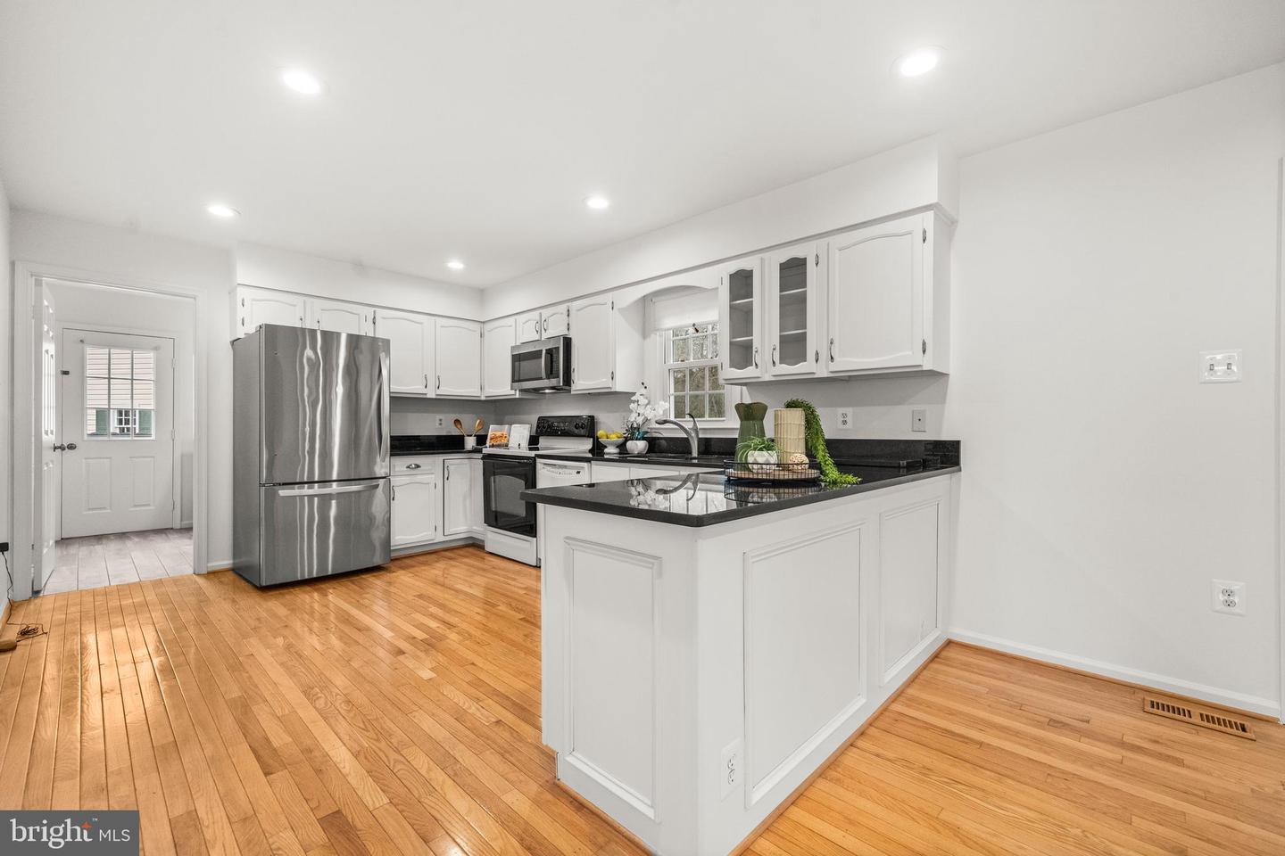 6081 BURNSIDE LANDING DR, BURKE, Virginia 22015, 5 Bedrooms Bedrooms, 15 Rooms Rooms,3 BathroomsBathrooms,Residential,For sale,6081 BURNSIDE LANDING DR,VAFX2281438 MLS # VAFX2281438