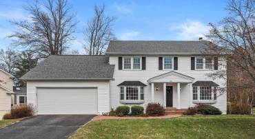 6081 BURNSIDE LANDING DR, BURKE, Virginia 22015, 5 Bedrooms Bedrooms, 15 Rooms Rooms,3 BathroomsBathrooms,Residential,For sale,6081 BURNSIDE LANDING DR,VAFX2281438 MLS # VAFX2281438