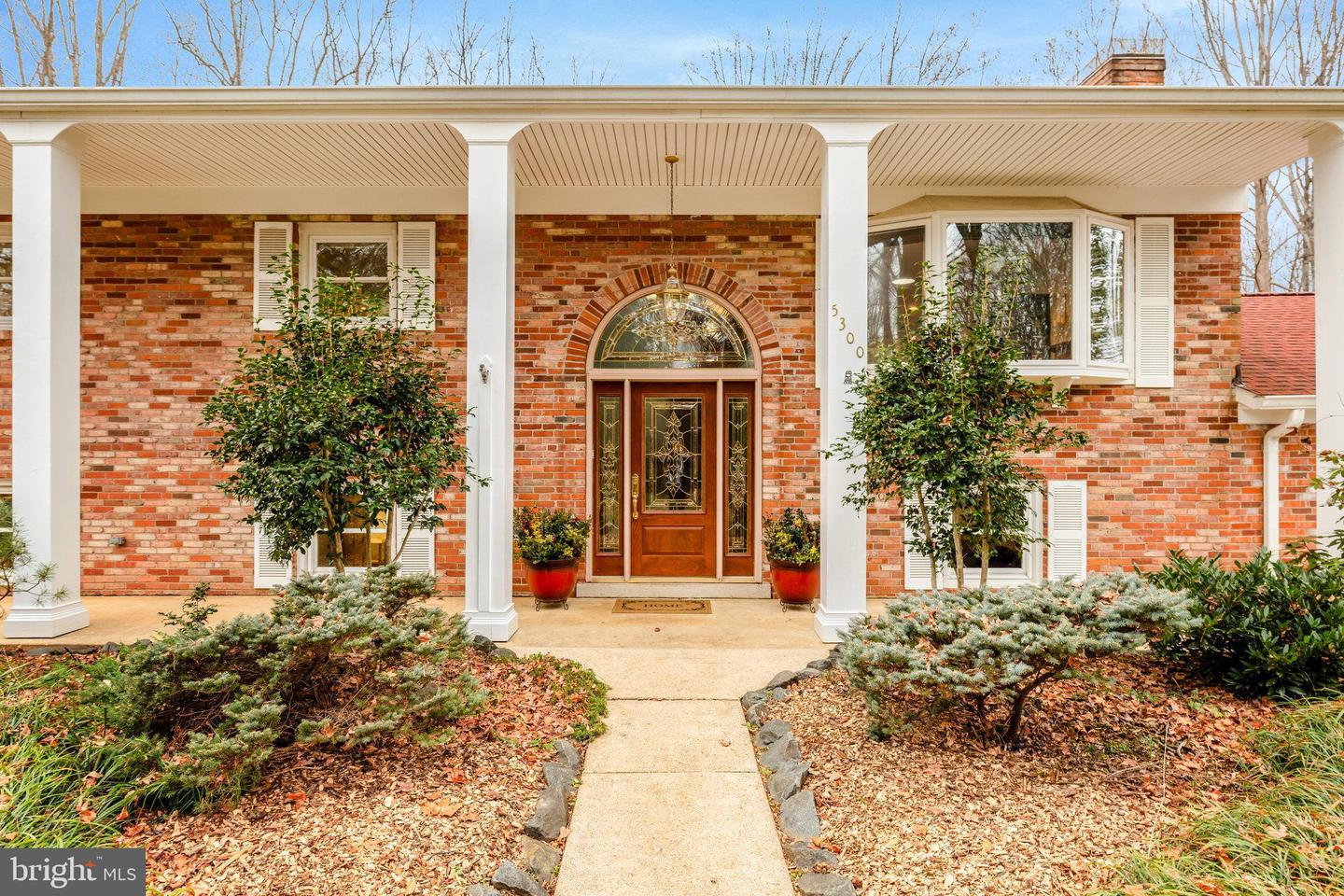 5300 SUMMIT DR, FAIRFAX, Virginia 22030, 4 Bedrooms Bedrooms, ,3 BathroomsBathrooms,Residential,For sale,5300 SUMMIT DR,VAFX2281514 MLS # VAFX2281514