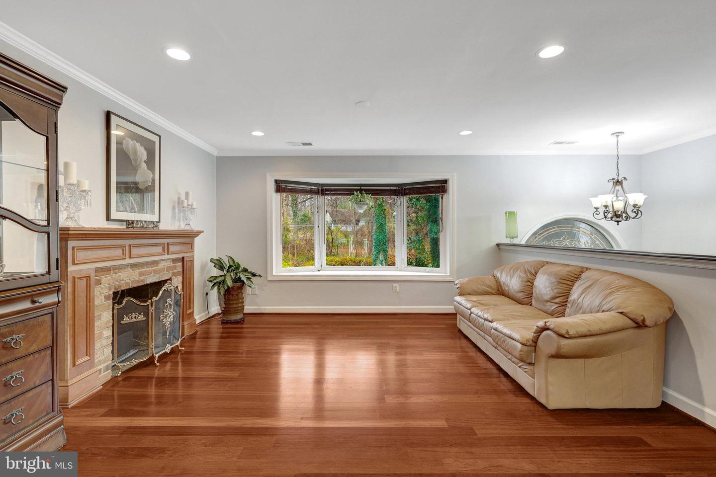 5300 SUMMIT DR, FAIRFAX, Virginia 22030, 4 Bedrooms Bedrooms, ,3 BathroomsBathrooms,Residential,For sale,5300 SUMMIT DR,VAFX2281514 MLS # VAFX2281514