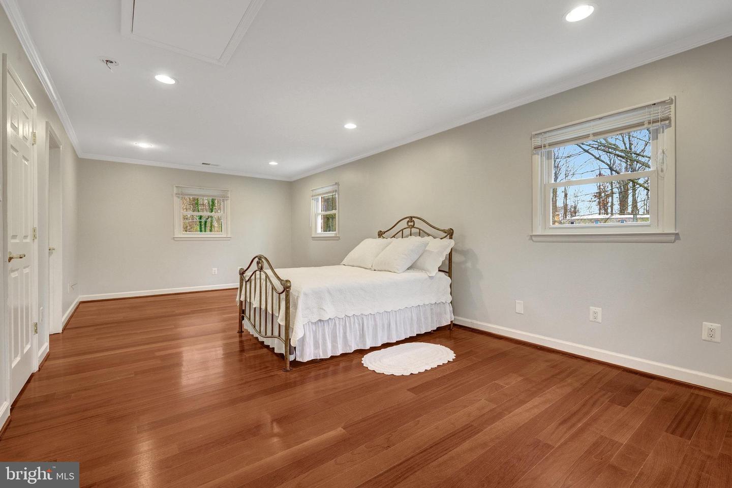 5300 SUMMIT DR, FAIRFAX, Virginia 22030, 4 Bedrooms Bedrooms, ,3 BathroomsBathrooms,Residential,For sale,5300 SUMMIT DR,VAFX2281514 MLS # VAFX2281514