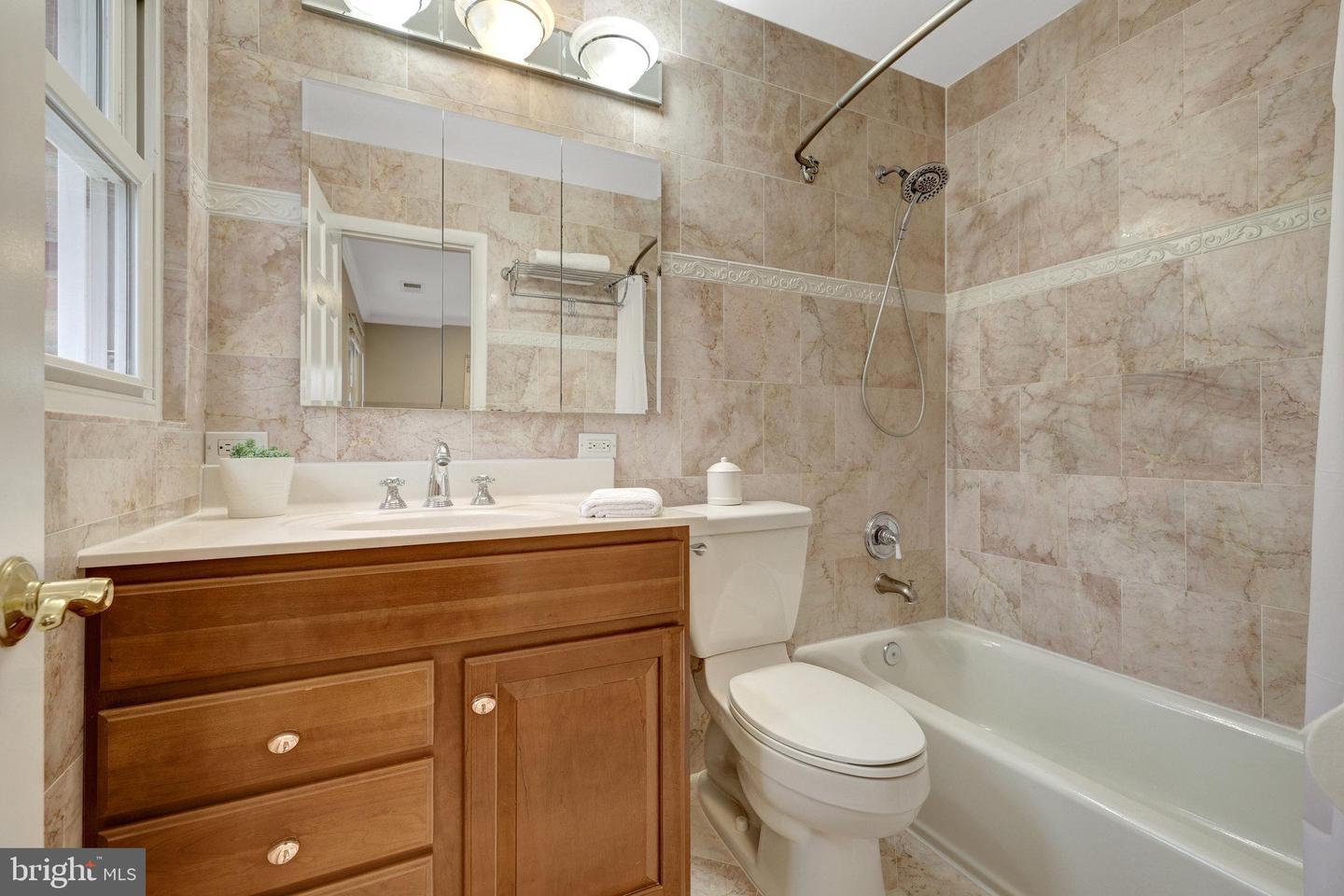 5300 SUMMIT DR, FAIRFAX, Virginia 22030, 4 Bedrooms Bedrooms, ,3 BathroomsBathrooms,Residential,For sale,5300 SUMMIT DR,VAFX2281514 MLS # VAFX2281514