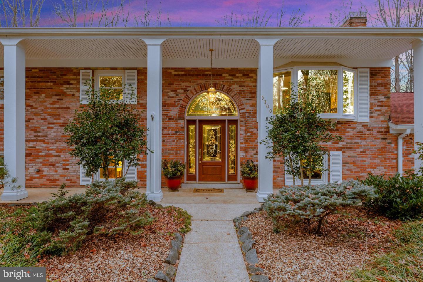 5300 SUMMIT DR, FAIRFAX, Virginia 22030, 4 Bedrooms Bedrooms, ,3 BathroomsBathrooms,Residential,For sale,5300 SUMMIT DR,VAFX2281514 MLS # VAFX2281514