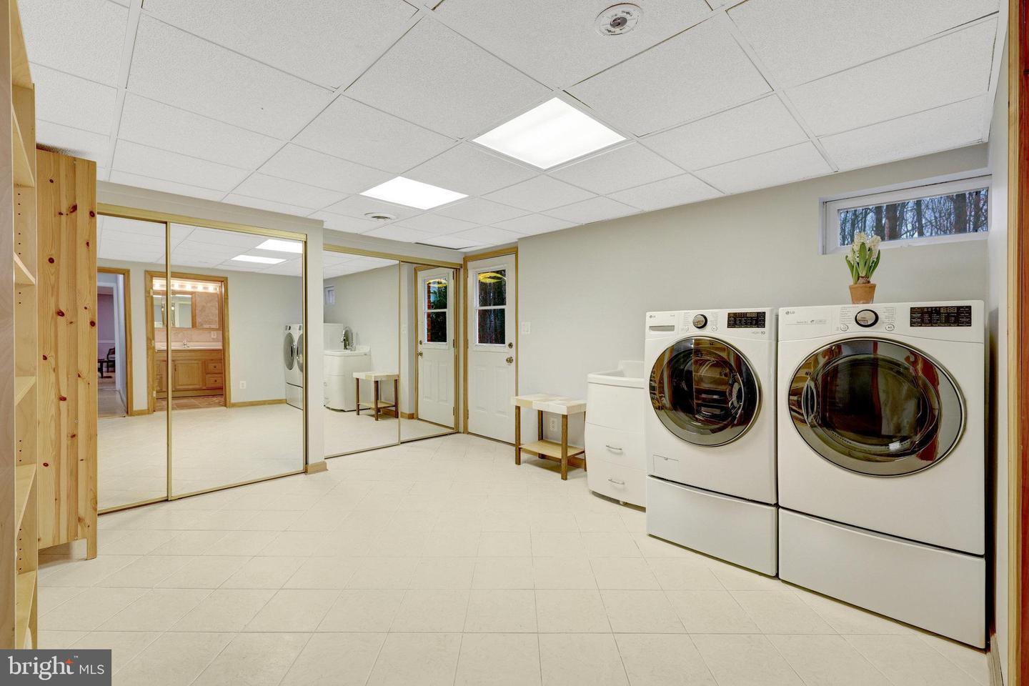 5300 SUMMIT DR, FAIRFAX, Virginia 22030, 4 Bedrooms Bedrooms, ,3 BathroomsBathrooms,Residential,For sale,5300 SUMMIT DR,VAFX2281514 MLS # VAFX2281514