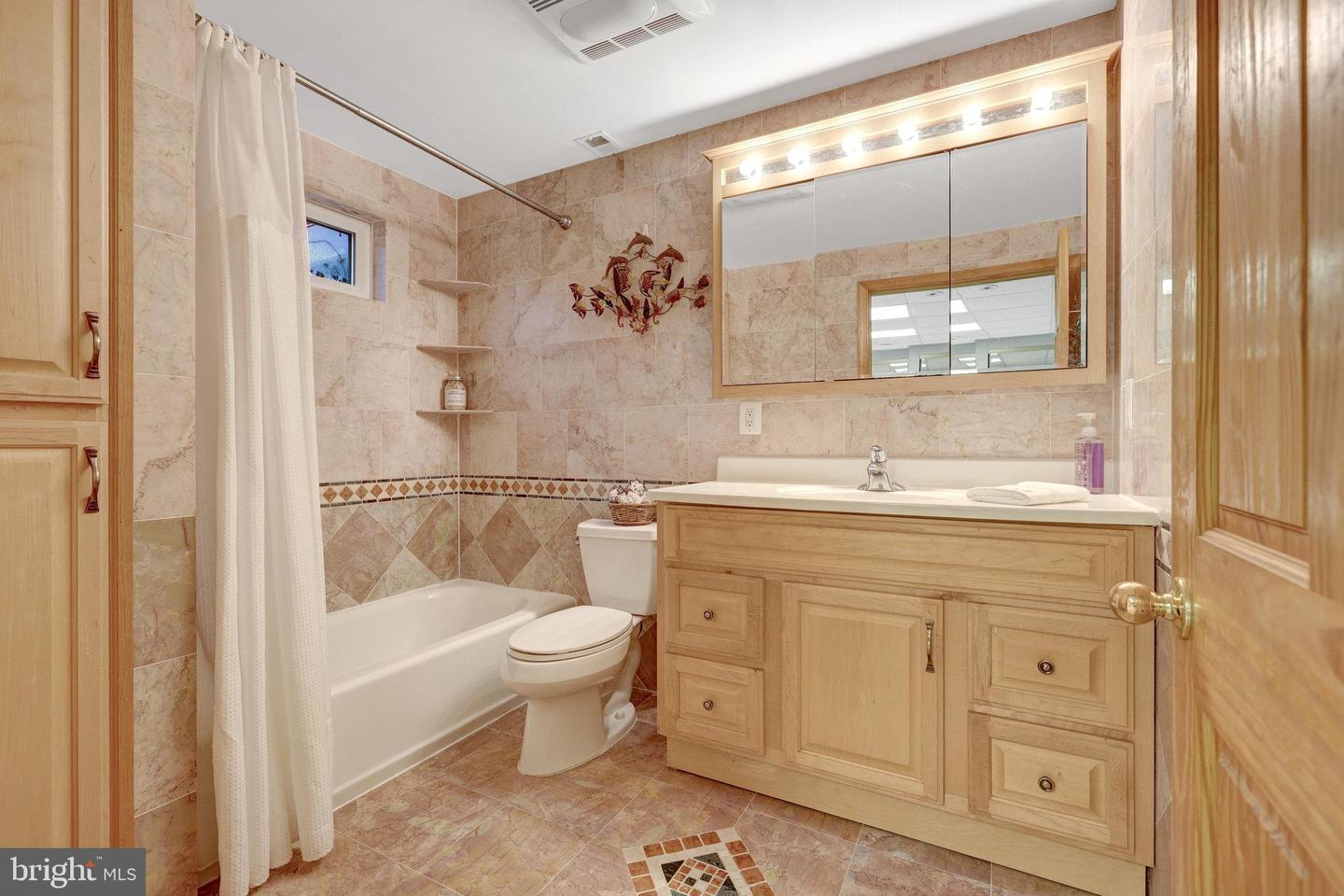 5300 SUMMIT DR, FAIRFAX, Virginia 22030, 4 Bedrooms Bedrooms, ,3 BathroomsBathrooms,Residential,For sale,5300 SUMMIT DR,VAFX2281514 MLS # VAFX2281514