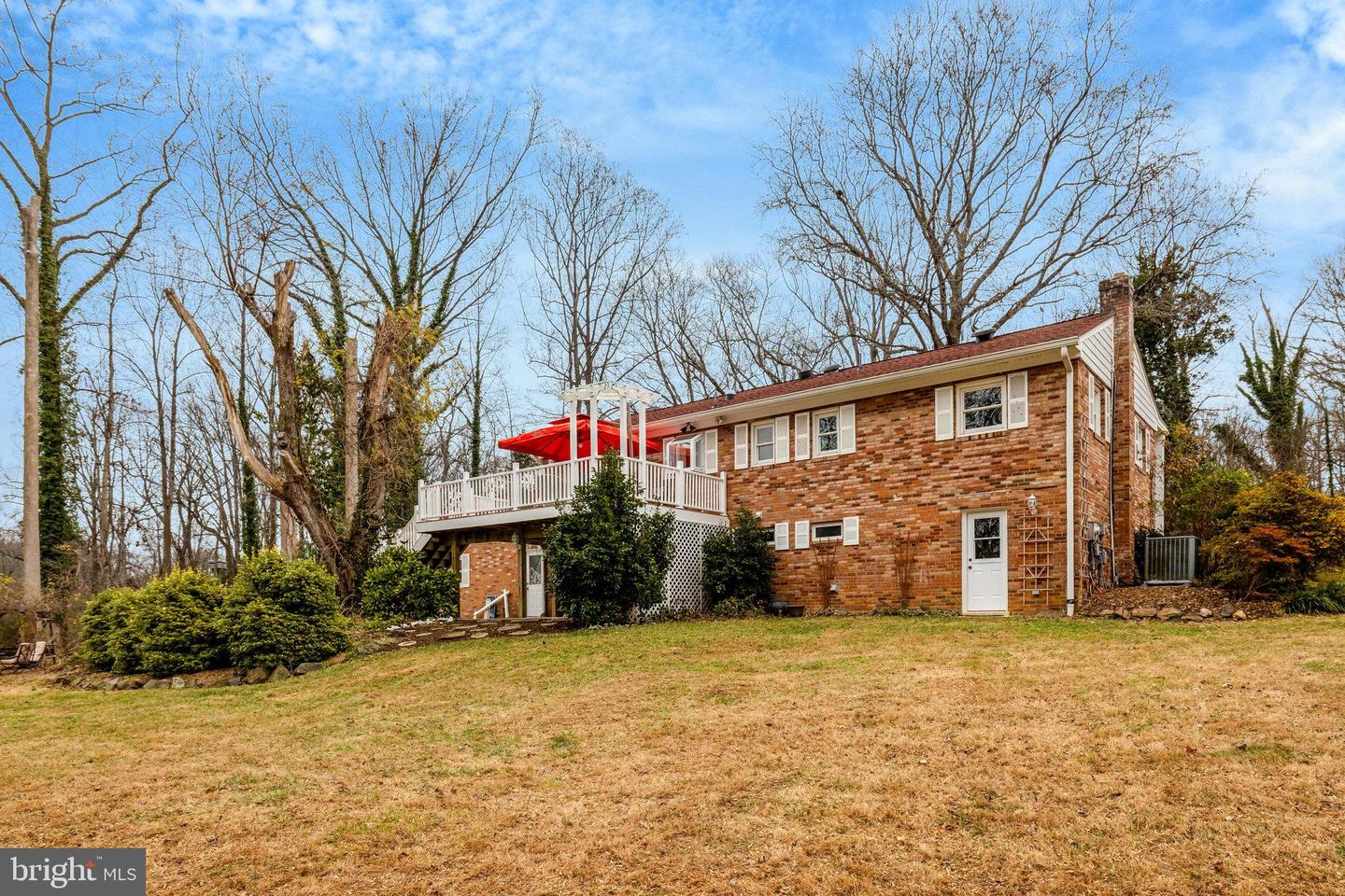 5300 SUMMIT DR, FAIRFAX, Virginia 22030, 4 Bedrooms Bedrooms, ,3 BathroomsBathrooms,Residential,For sale,5300 SUMMIT DR,VAFX2281514 MLS # VAFX2281514