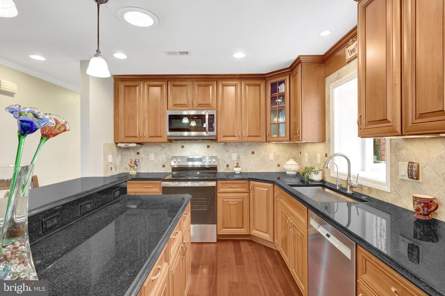 5300 SUMMIT DR, FAIRFAX, Virginia 22030, 4 Bedrooms Bedrooms, ,3 BathroomsBathrooms,Residential,For sale,5300 SUMMIT DR,VAFX2281514 MLS # VAFX2281514