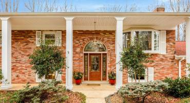 5300 SUMMIT DR, FAIRFAX, Virginia 22030, 4 Bedrooms Bedrooms, ,3 BathroomsBathrooms,Residential,For sale,5300 SUMMIT DR,VAFX2281514 MLS # VAFX2281514