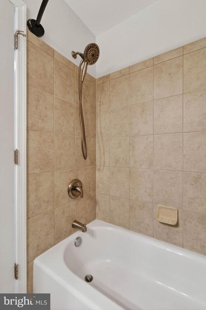 15615 WINDING CREEK DR, DUMFRIES, Virginia 22025, 3 Bedrooms Bedrooms, 7 Rooms Rooms,2 BathroomsBathrooms,Residential,For sale,15615 WINDING CREEK DR,VAPW2108686 MLS # VAPW2108686