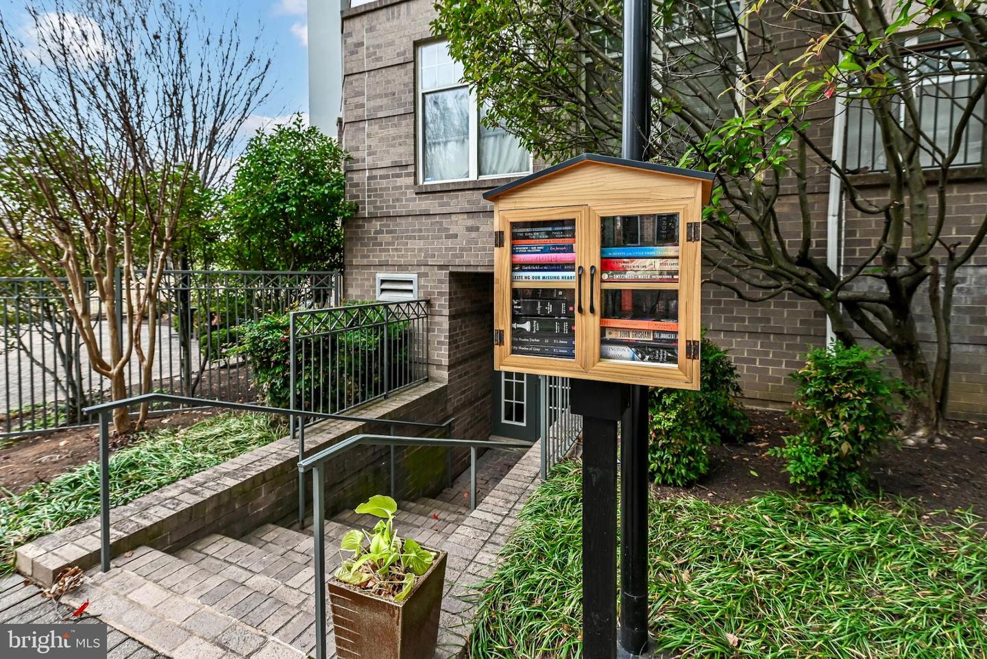 5573 SEMINARY RD #115, FALLS CHURCH, Virginia 22041, 1 Bedroom Bedrooms, 4 Rooms Rooms,1 BathroomBathrooms,Residential,For sale,5573 SEMINARY RD #115,VAFX2281708 MLS # VAFX2281708