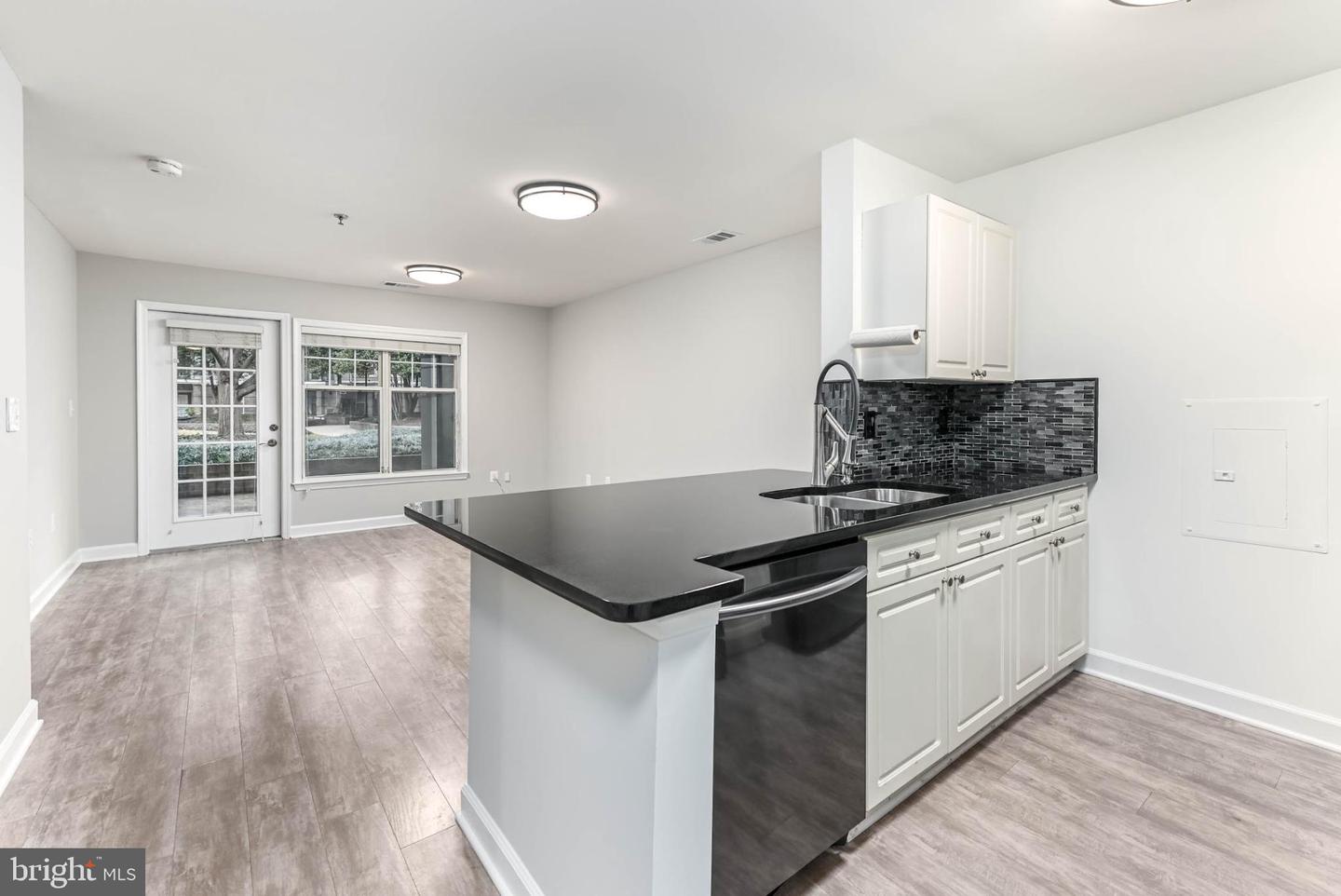 5573 SEMINARY RD #115, FALLS CHURCH, Virginia 22041, 1 Bedroom Bedrooms, 4 Rooms Rooms,1 BathroomBathrooms,Residential,For sale,5573 SEMINARY RD #115,VAFX2281708 MLS # VAFX2281708