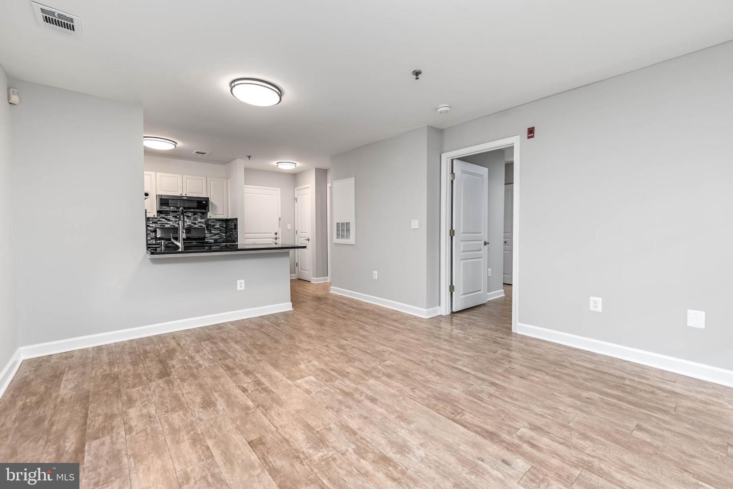 5573 SEMINARY RD #115, FALLS CHURCH, Virginia 22041, 1 Bedroom Bedrooms, 4 Rooms Rooms,1 BathroomBathrooms,Residential,For sale,5573 SEMINARY RD #115,VAFX2281708 MLS # VAFX2281708