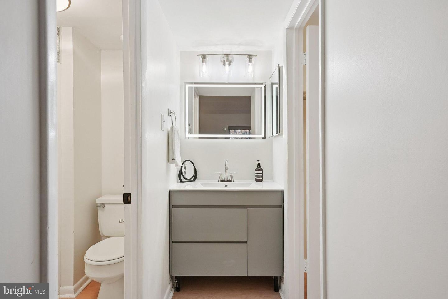 100 ROBERTS LN #300, ALEXANDRIA, Virginia 22314, 3 Bedrooms Bedrooms, 5 Rooms Rooms,2 BathroomsBathrooms,Residential,For sale,100 ROBERTS LN #300,VAAX2052260 MLS # VAAX2052260 100 ROBERTS LN #300, ALEXANDRIA, Virginia 22314, 3 Bedrooms Bedrooms, 5 Rooms Rooms,2 BathroomsBathrooms,Residential,For sale,100 ROBERTS LN #300,VAAX2052260 MLS # VAAX2052260