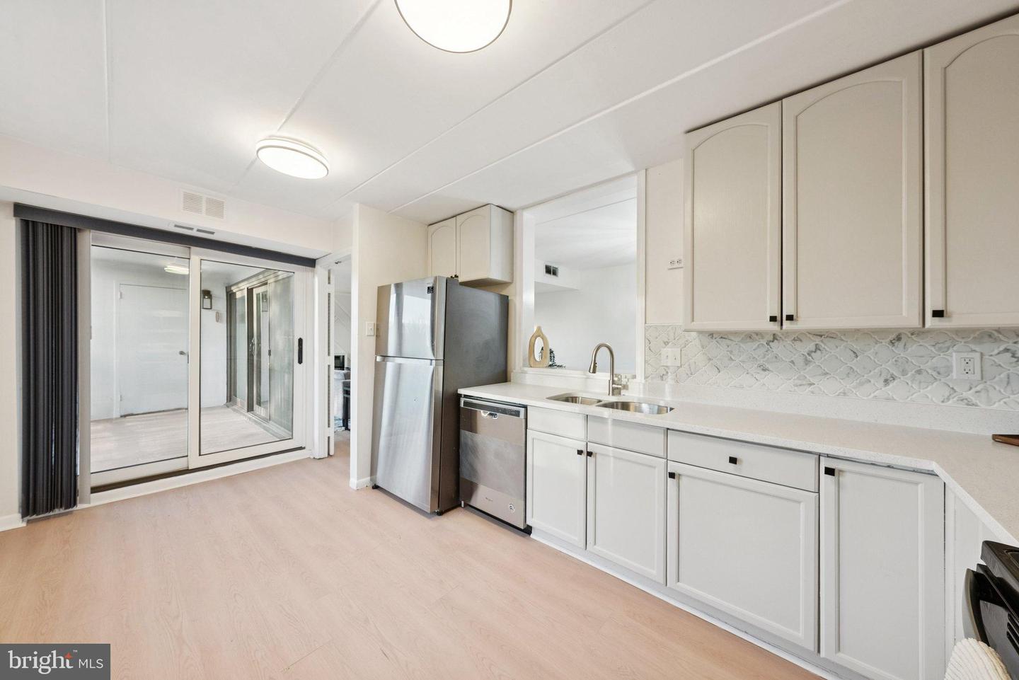 100 ROBERTS LN #300, ALEXANDRIA, Virginia 22314, 3 Bedrooms Bedrooms, 5 Rooms Rooms,2 BathroomsBathrooms,Residential,For sale,100 ROBERTS LN #300,VAAX2052260 MLS # VAAX2052260 100 ROBERTS LN #300, ALEXANDRIA, Virginia 22314, 3 Bedrooms Bedrooms, 5 Rooms Rooms,2 BathroomsBathrooms,Residential,For sale,100 ROBERTS LN #300,VAAX2052260 MLS # VAAX2052260