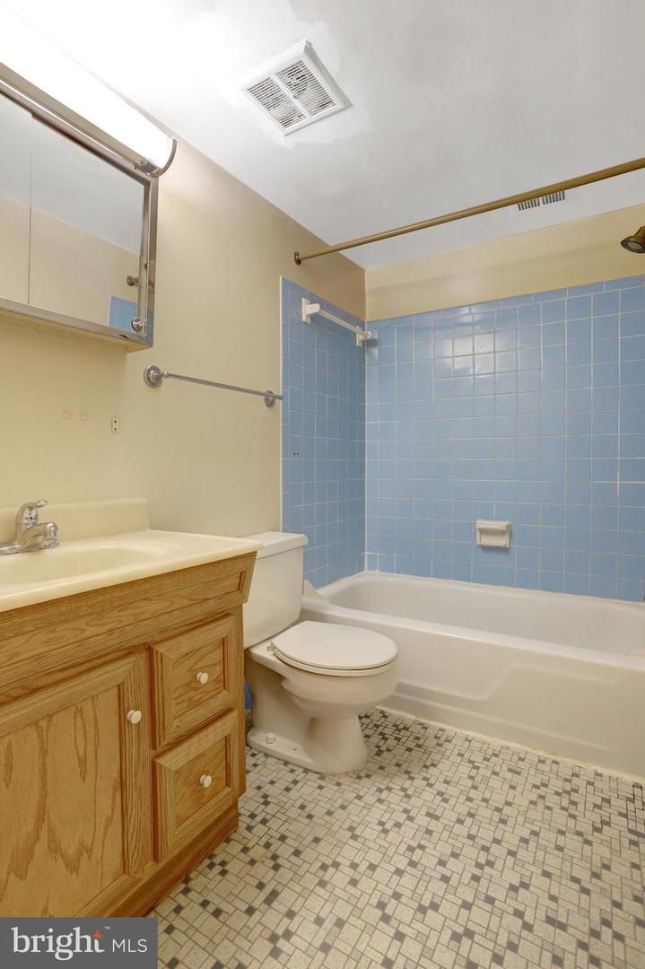 8300 TOBIN RD #23, ANNANDALE, Virginia 22003, 3 Bedrooms Bedrooms, ,2 BathroomsBathrooms,Residential,For sale,8300 TOBIN RD #23,VAFX2281818 MLS # VAFX2281818