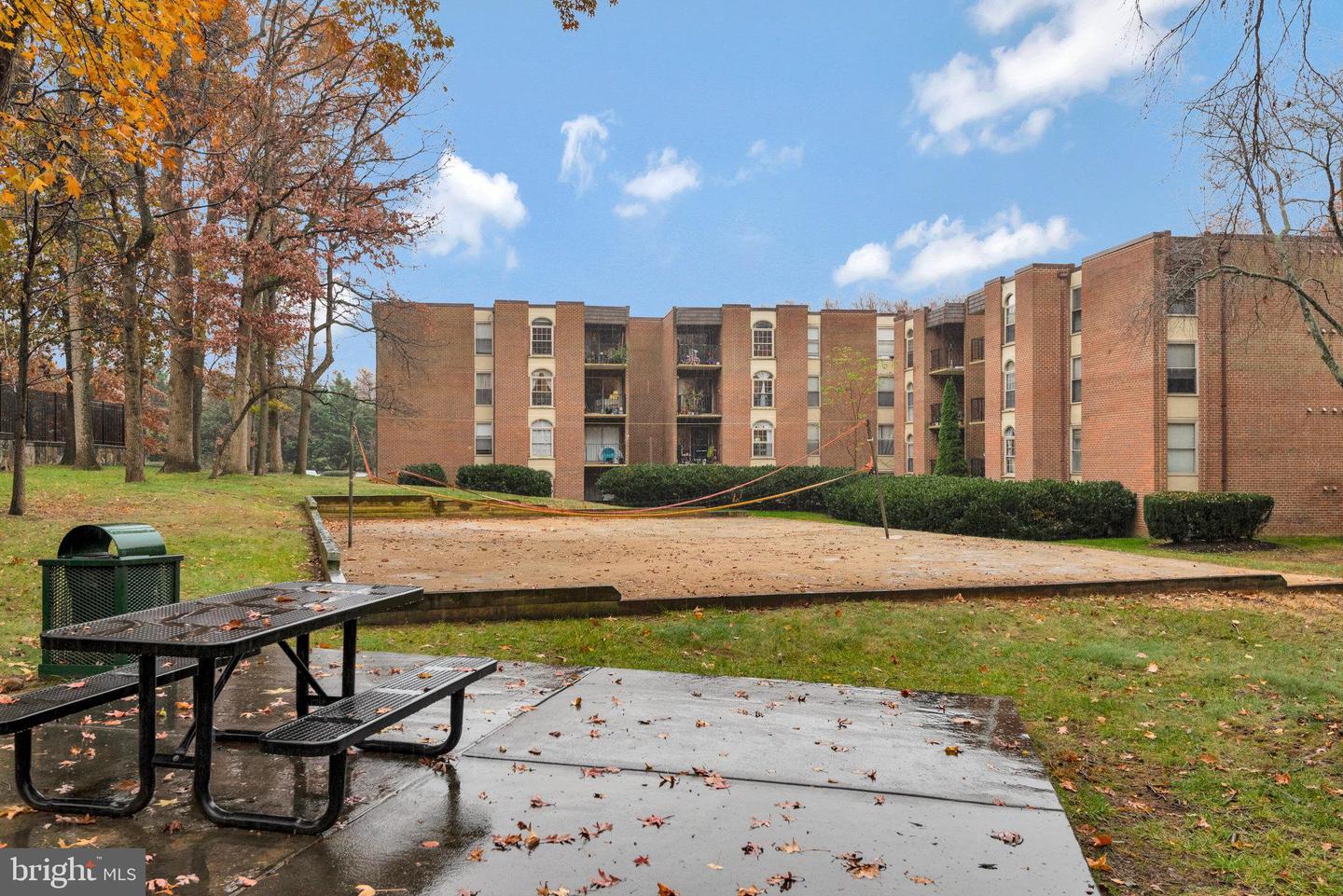 8300 TOBIN RD #23, ANNANDALE, Virginia 22003, 3 Bedrooms Bedrooms, ,2 BathroomsBathrooms,Residential,For sale,8300 TOBIN RD #23,VAFX2281818 MLS # VAFX2281818