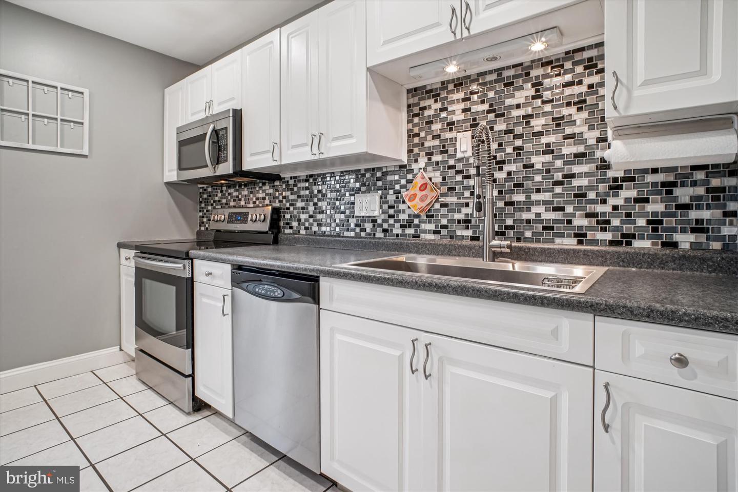 8332 GLASTONBURY CT, ANNANDALE, Virginia 22003, 3 Bedrooms Bedrooms, 13 Rooms Rooms,2 BathroomsBathrooms,Residential,For sale,8332 GLASTONBURY CT,VAFX2281896 MLS # VAFX2281896 8332 GLASTONBURY CT, ANNANDALE, Virginia 22003, 3 Bedrooms Bedrooms, 13 Rooms Rooms,2 BathroomsBathrooms,Residential,For sale,8332 GLASTONBURY CT,VAFX2281896 MLS # VAFX2281896