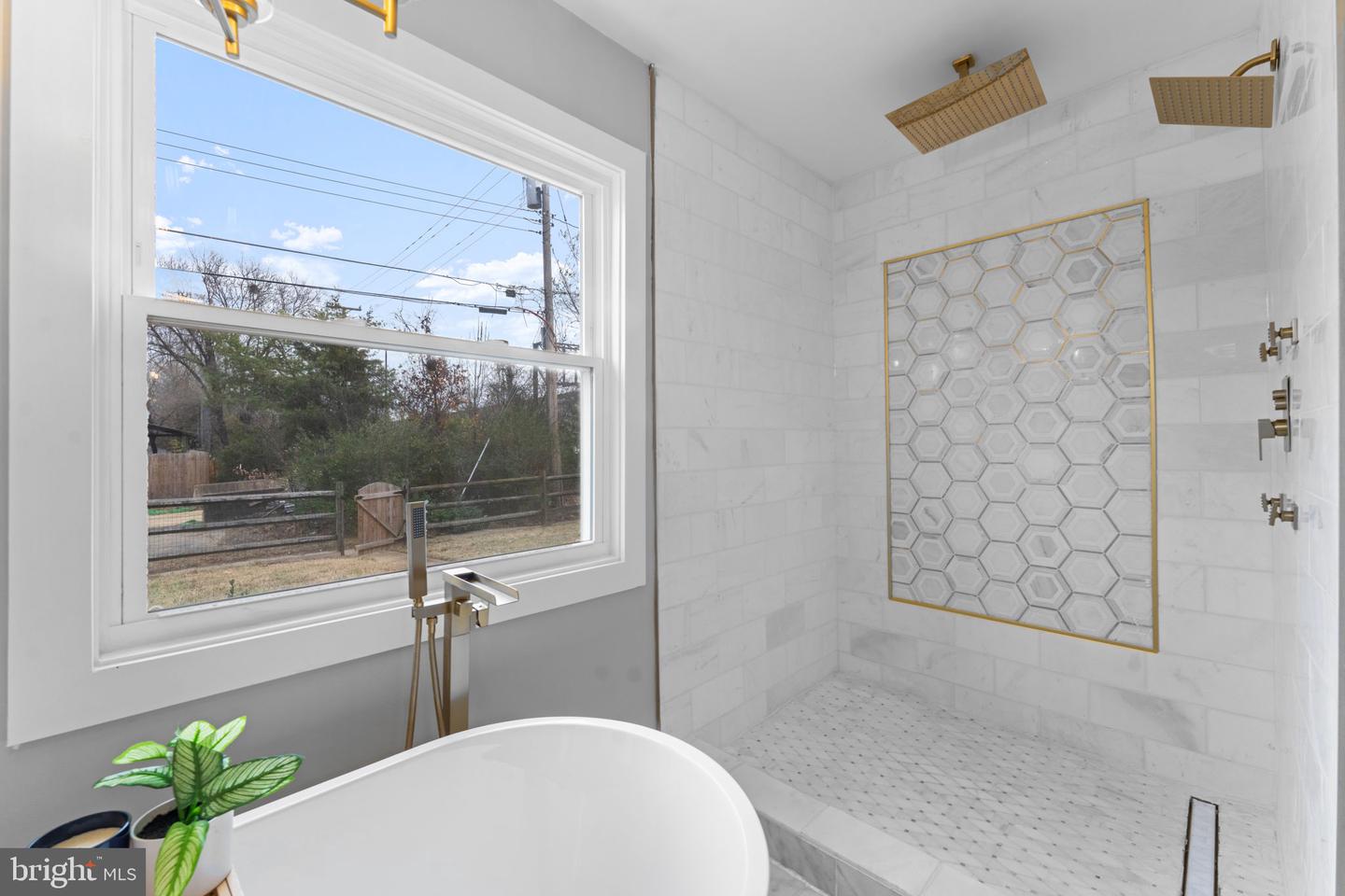 6402 PIONEER DR, SPRINGFIELD, Virginia 22150, 3 Bedrooms Bedrooms, ,2 BathroomsBathrooms,Residential,For sale,6402 PIONEER DR,VAFX2281954 MLS # VAFX2281954