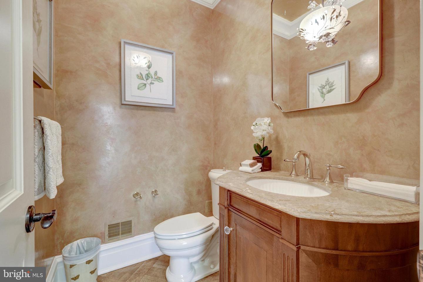 8014 GREENWICH WOODS DR, MCLEAN, Virginia 22102, 6 Bedrooms Bedrooms, ,4 BathroomsBathrooms,Residential,For sale,8014 GREENWICH WOODS DR,VAFX2282144 MLS # VAFX2282144 8014 GREENWICH WOODS DR, MCLEAN, Virginia 22102, 6 Bedrooms Bedrooms, ,4 BathroomsBathrooms,Residential,For sale,8014 GREENWICH WOODS DR,VAFX2282144 MLS # VAFX2282144