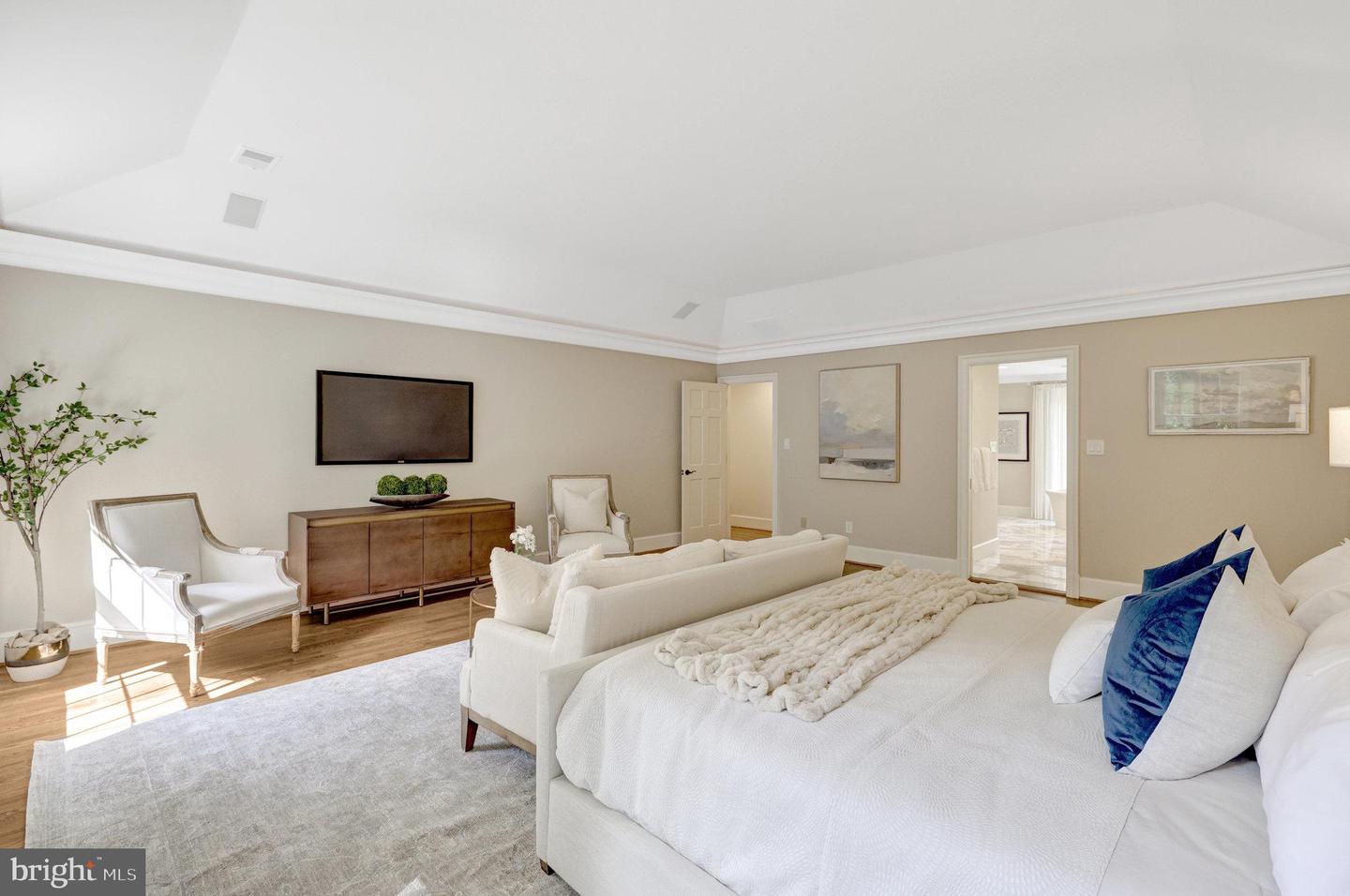 8014 GREENWICH WOODS DR, MCLEAN, Virginia 22102, 6 Bedrooms Bedrooms, ,4 BathroomsBathrooms,Residential,For sale,8014 GREENWICH WOODS DR,VAFX2282144 MLS # VAFX2282144 8014 GREENWICH WOODS DR, MCLEAN, Virginia 22102, 6 Bedrooms Bedrooms, ,4 BathroomsBathrooms,Residential,For sale,8014 GREENWICH WOODS DR,VAFX2282144 MLS # VAFX2282144