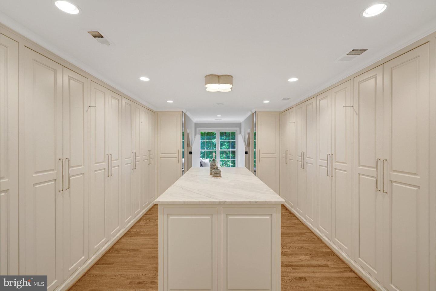 8014 GREENWICH WOODS DR, MCLEAN, Virginia 22102, 6 Bedrooms Bedrooms, ,4 BathroomsBathrooms,Residential,For sale,8014 GREENWICH WOODS DR,VAFX2282144 MLS # VAFX2282144 8014 GREENWICH WOODS DR, MCLEAN, Virginia 22102, 6 Bedrooms Bedrooms, ,4 BathroomsBathrooms,Residential,For sale,8014 GREENWICH WOODS DR,VAFX2282144 MLS # VAFX2282144