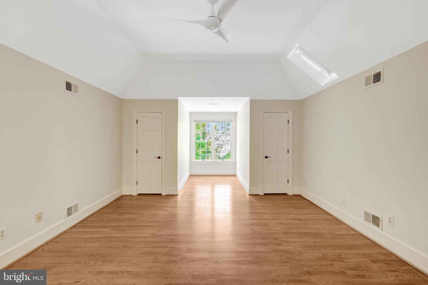 8014 GREENWICH WOODS DR, MCLEAN, Virginia 22102, 6 Bedrooms Bedrooms, ,4 BathroomsBathrooms,Residential,For sale,8014 GREENWICH WOODS DR,VAFX2282144 MLS # VAFX2282144 8014 GREENWICH WOODS DR, MCLEAN, Virginia 22102, 6 Bedrooms Bedrooms, ,4 BathroomsBathrooms,Residential,For sale,8014 GREENWICH WOODS DR,VAFX2282144 MLS # VAFX2282144